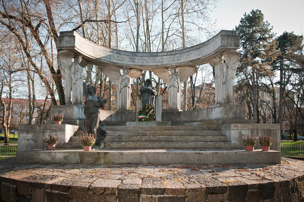 Allegoria della Patria (monumento ai caduti - ad emiciclo) di Bistolfi Leonardo