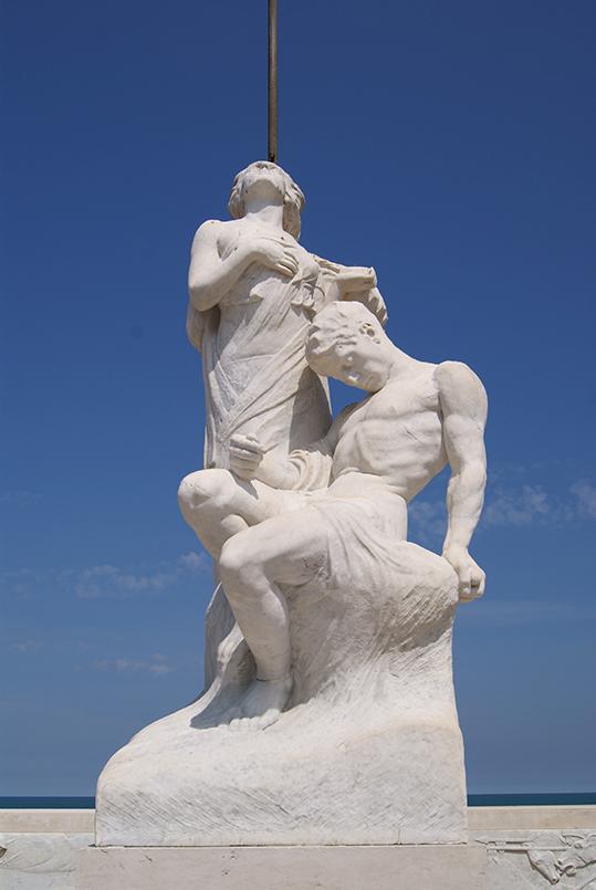 allegoria del sacrificio del soldato per la Patria (monumento ai caduti - a cippo) di Bassi Antonio (XX, prima metà)