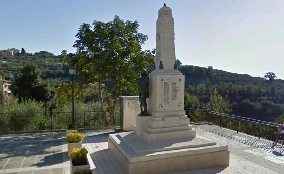 Monumento ai caduti ad obelisco di Diano Domenico Umberto