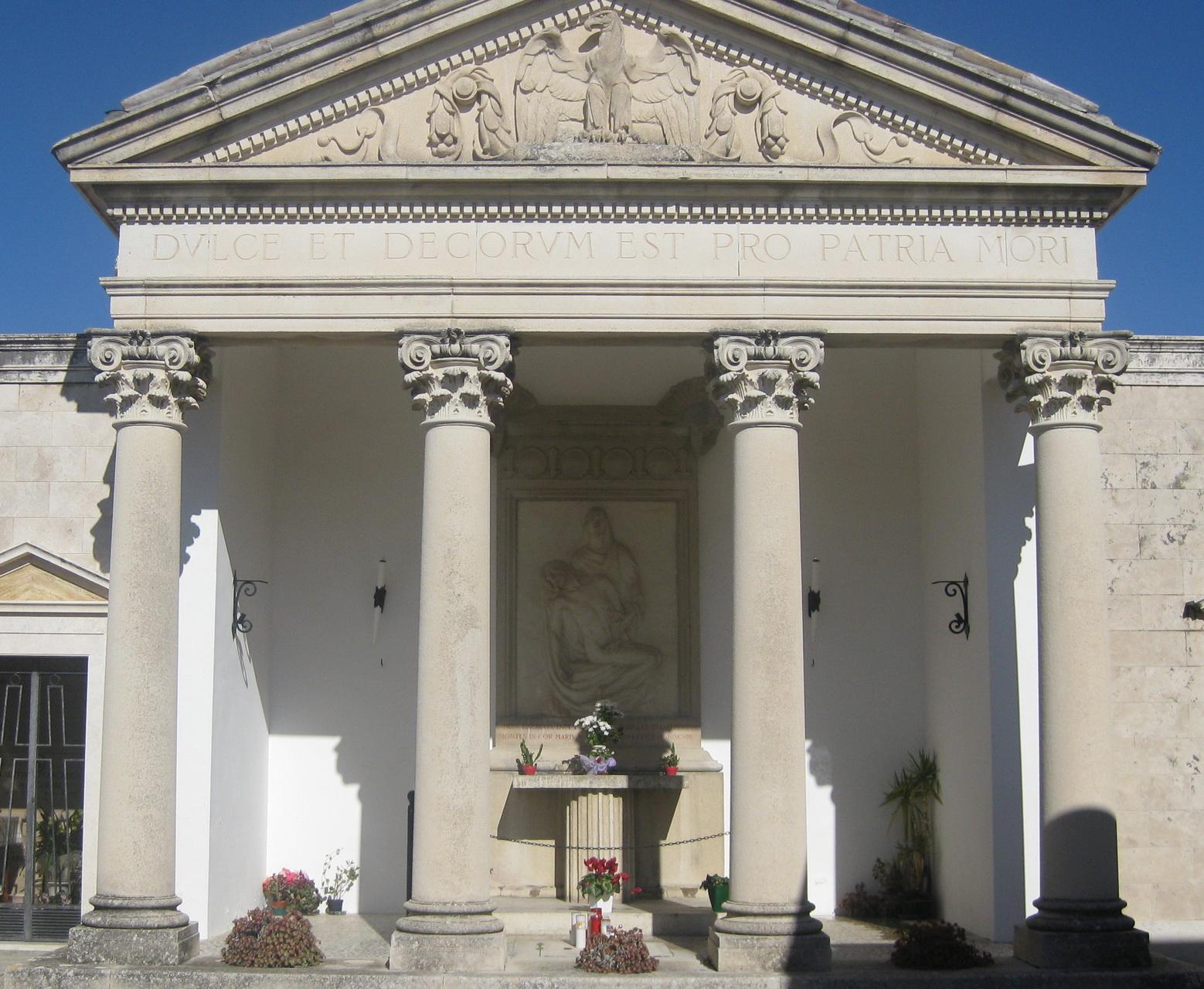 Monumento ai caduti della prima guerra mondiale di Rignano, Pietà