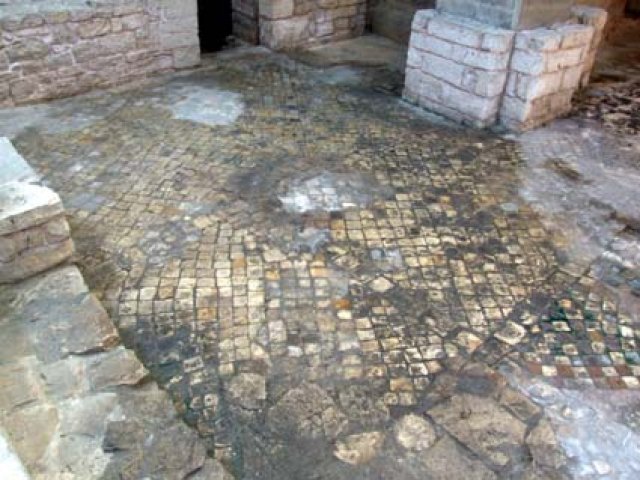 Bari. Complesso di Santa Scolastica, pavimento della chiesa dei SS Giovanni e Paolo