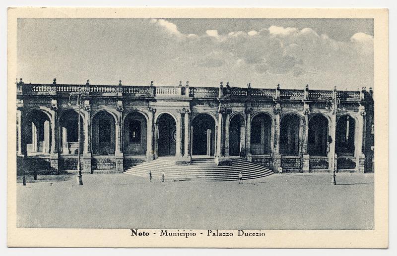 Fotografo non identificato, Noto - Municipio - Palazzo Ducezio, 1947, cartolina, FFC011508
