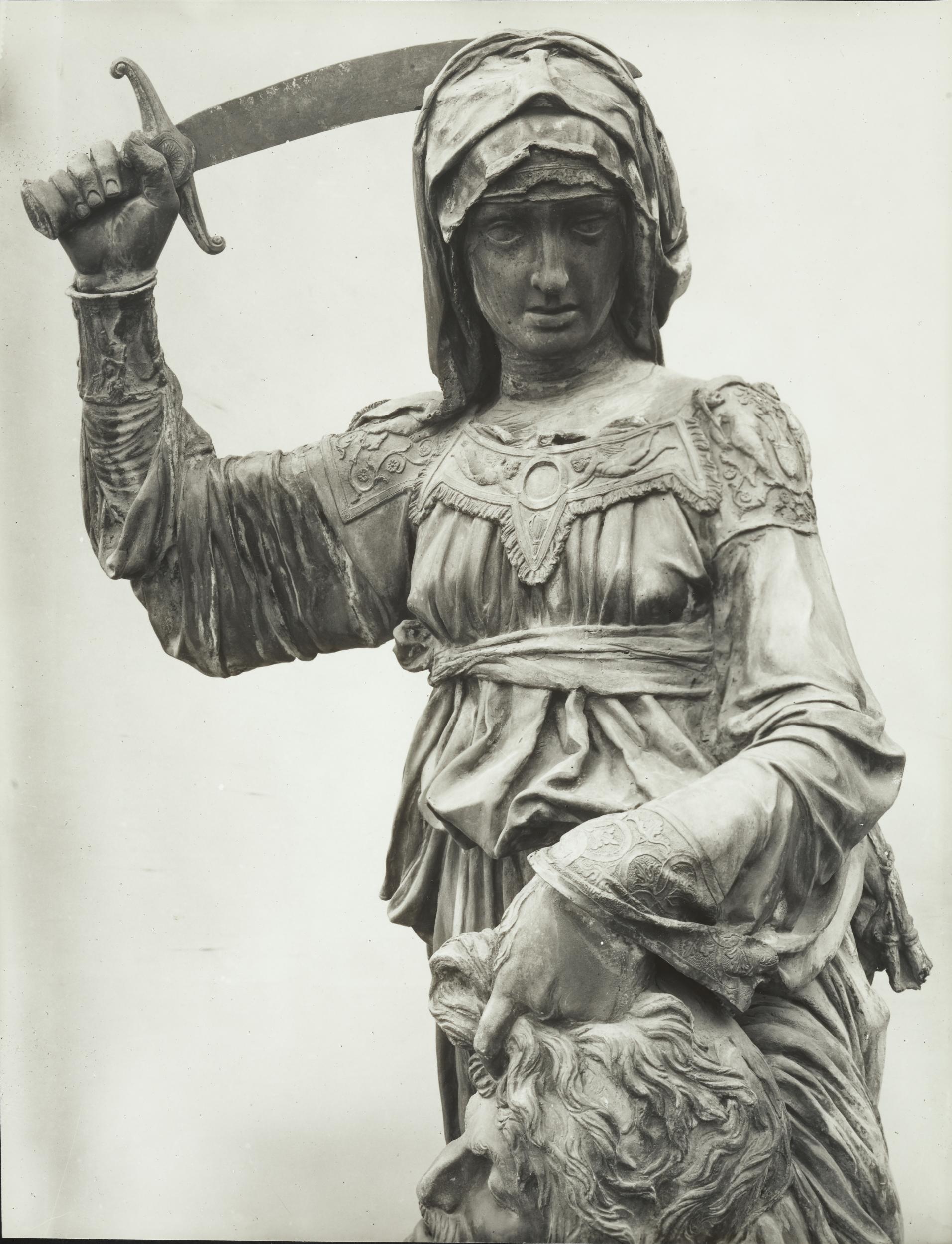 Gino Malenotti, Firenze - Piazza della Signoria, oggi a Palazzo Vecchio, La Giuditta, mezzo busto, 1931- 1938, gelatina ai sali d'argento, MPI6022130