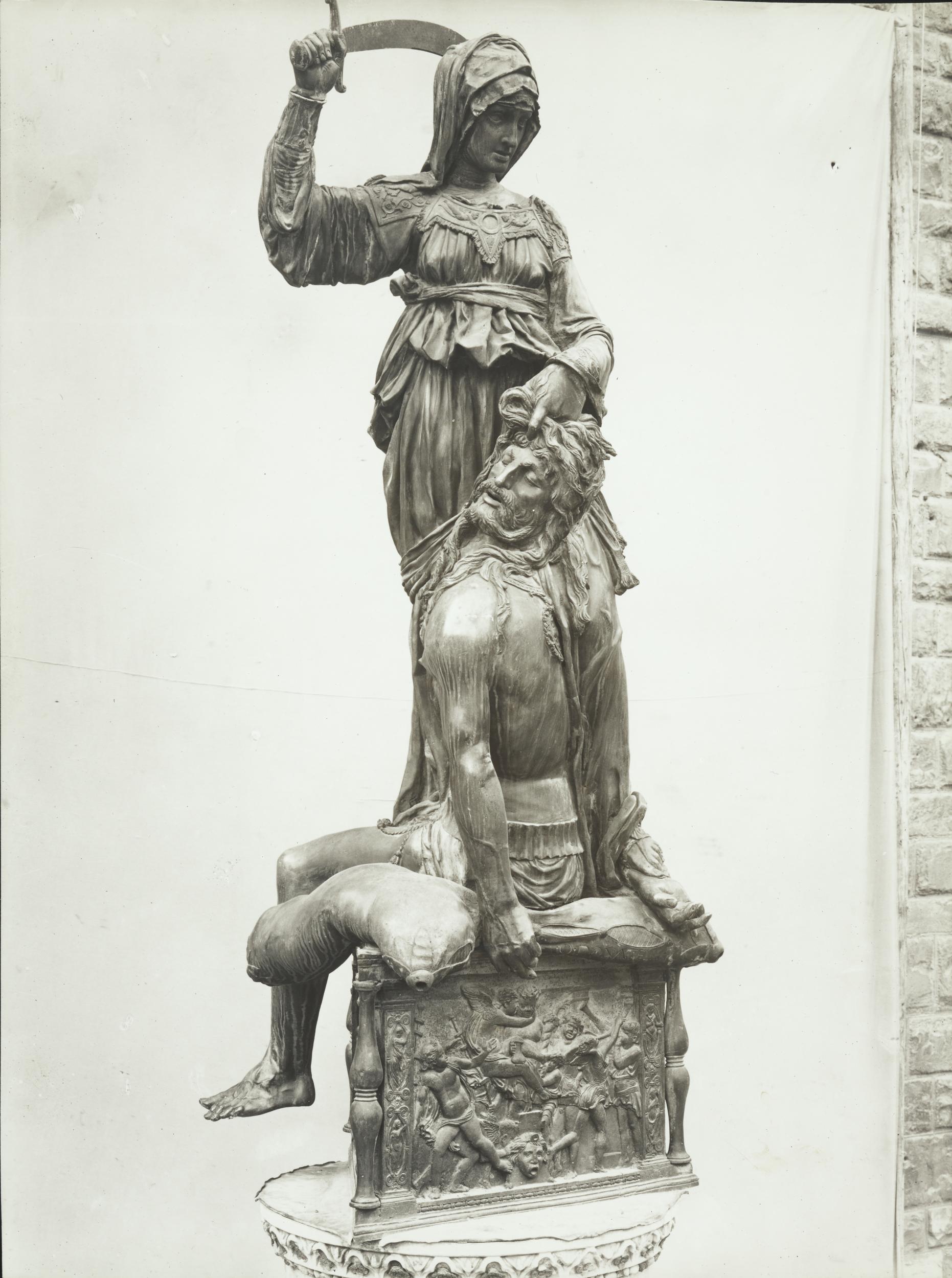 Gino Malenotti, Firenze - Piazza della Signoria oggi a Palazzo Vecchio, La Giuditta, figura intera, 1931- 1938, gelatina ai sali d'argento, MPI6022123