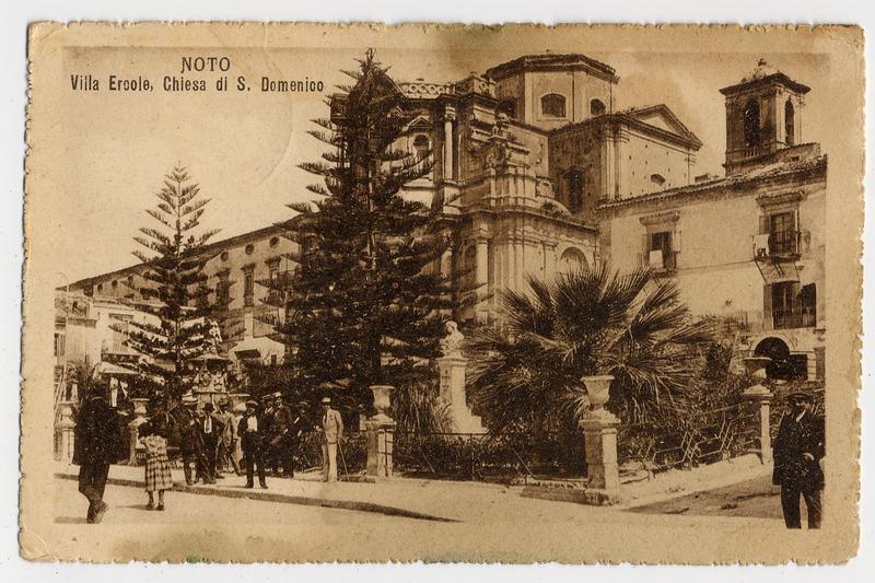 Fotografo non identificato, Noto - Villa Ercole, Chiesa di S. Domenico, 1920-1930, cartolina, FFC011507