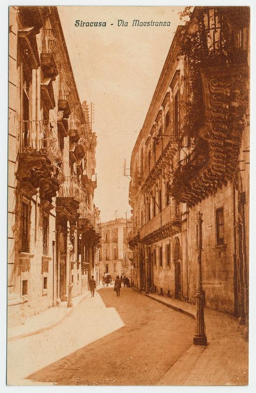Fotografo non identificato, Siracusa - Via Maestranza, 1905-1915, cartolina, FFC011099
