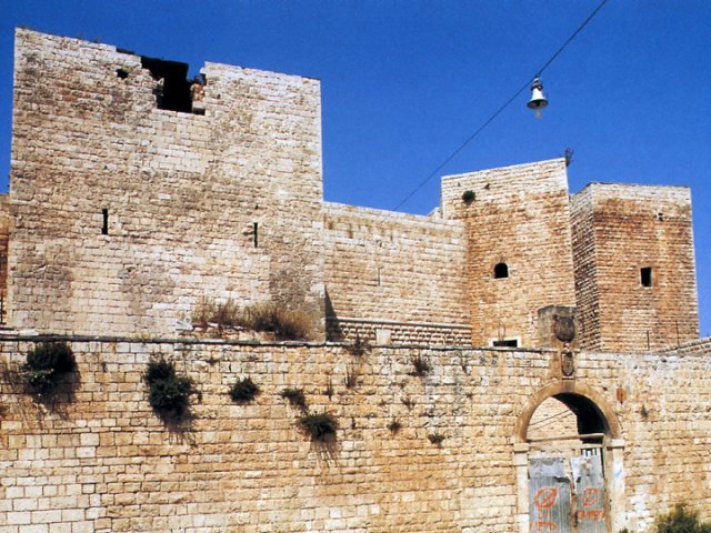 Sannicandro di Bari. Castello, esterno