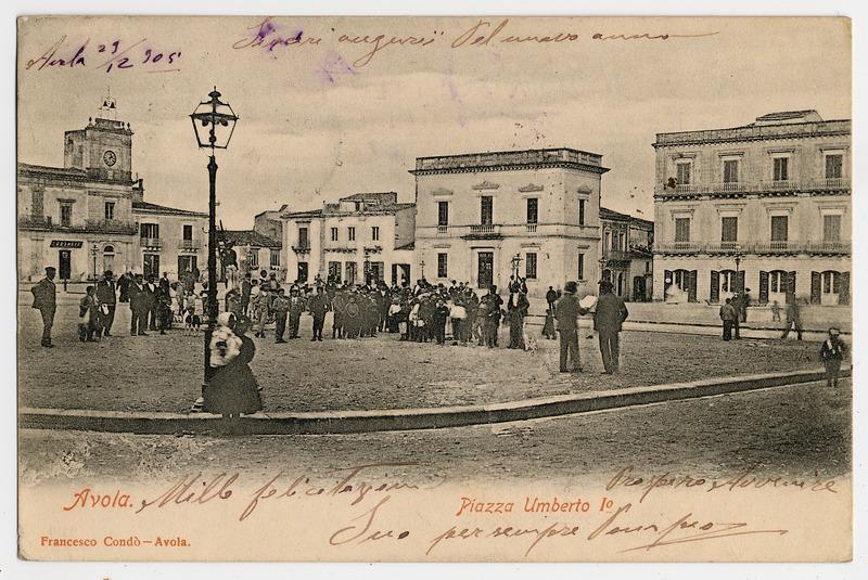 Fotografo non identificato, Avola - Piazza Umberto I, 1905, cartolina, FFC011539