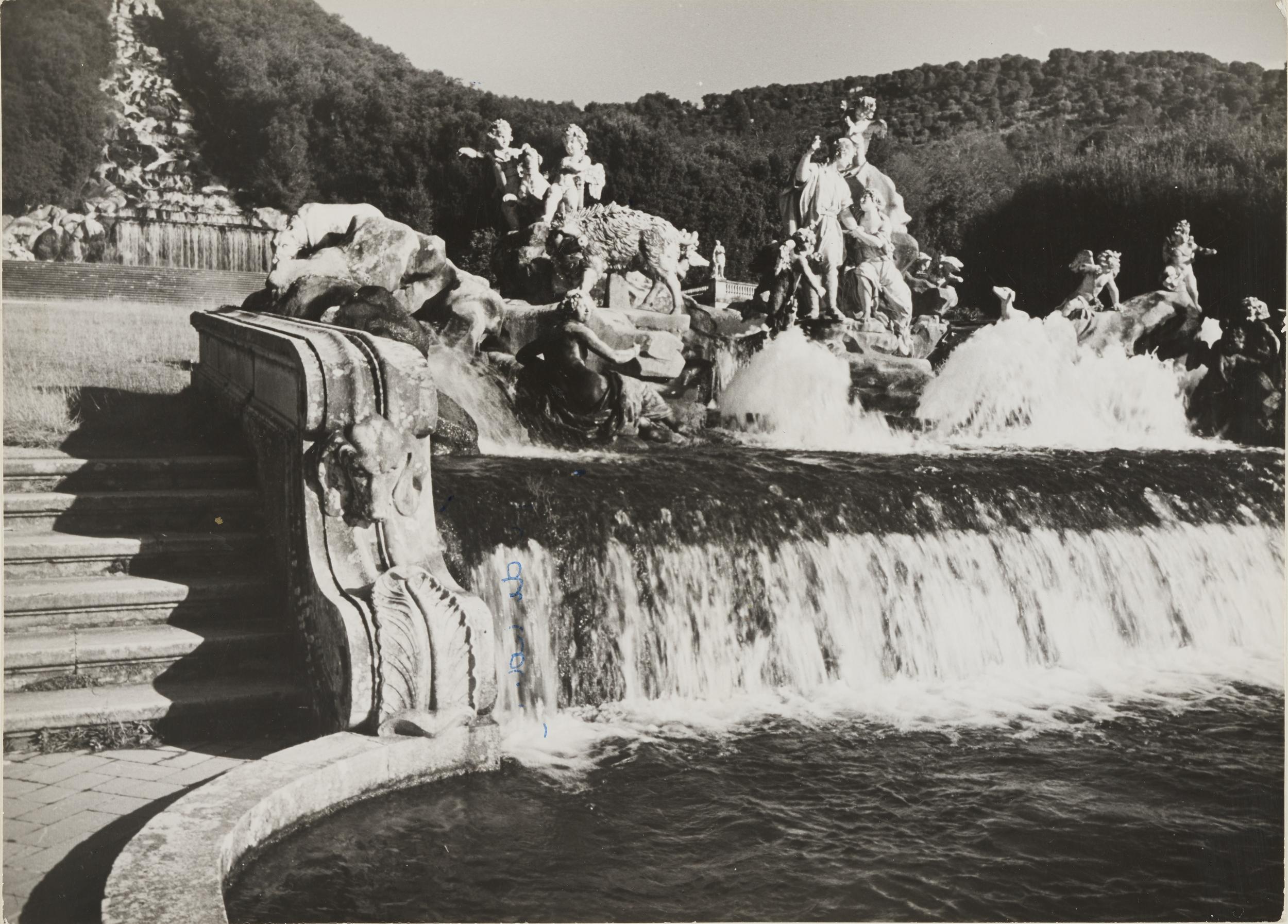White - Capri, Caserta - Palazzo Reale, parco, fontana di Venere e Adone, gelatina ai sali d'argento, MPI145151