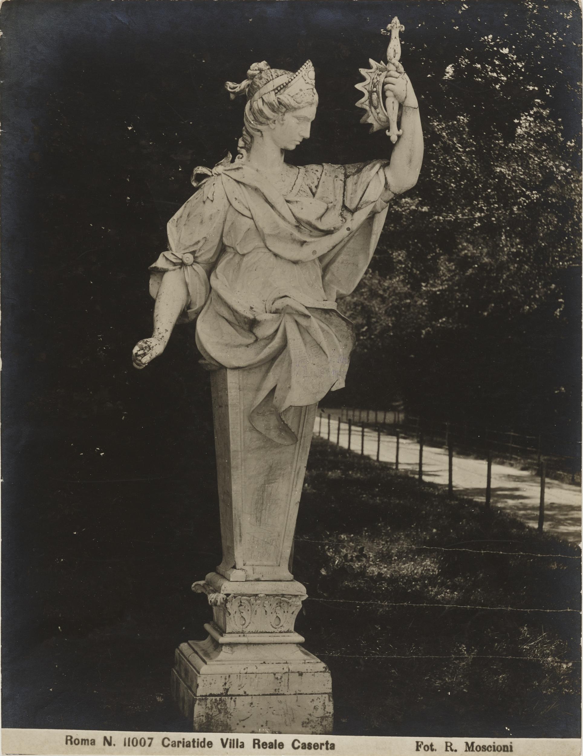 Romualdo Moscioni, Caserta - Palazzo Reale, parco, erma femminile,  gelatina ai sali d'argento, MPI300547