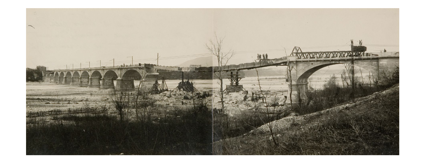 Fotografo non identificato, Vidor - Ponte Vidor sul fiume Piave distrutto durante la Grande Guerra, 1919, gelatina ai sali d'argento, PV000335