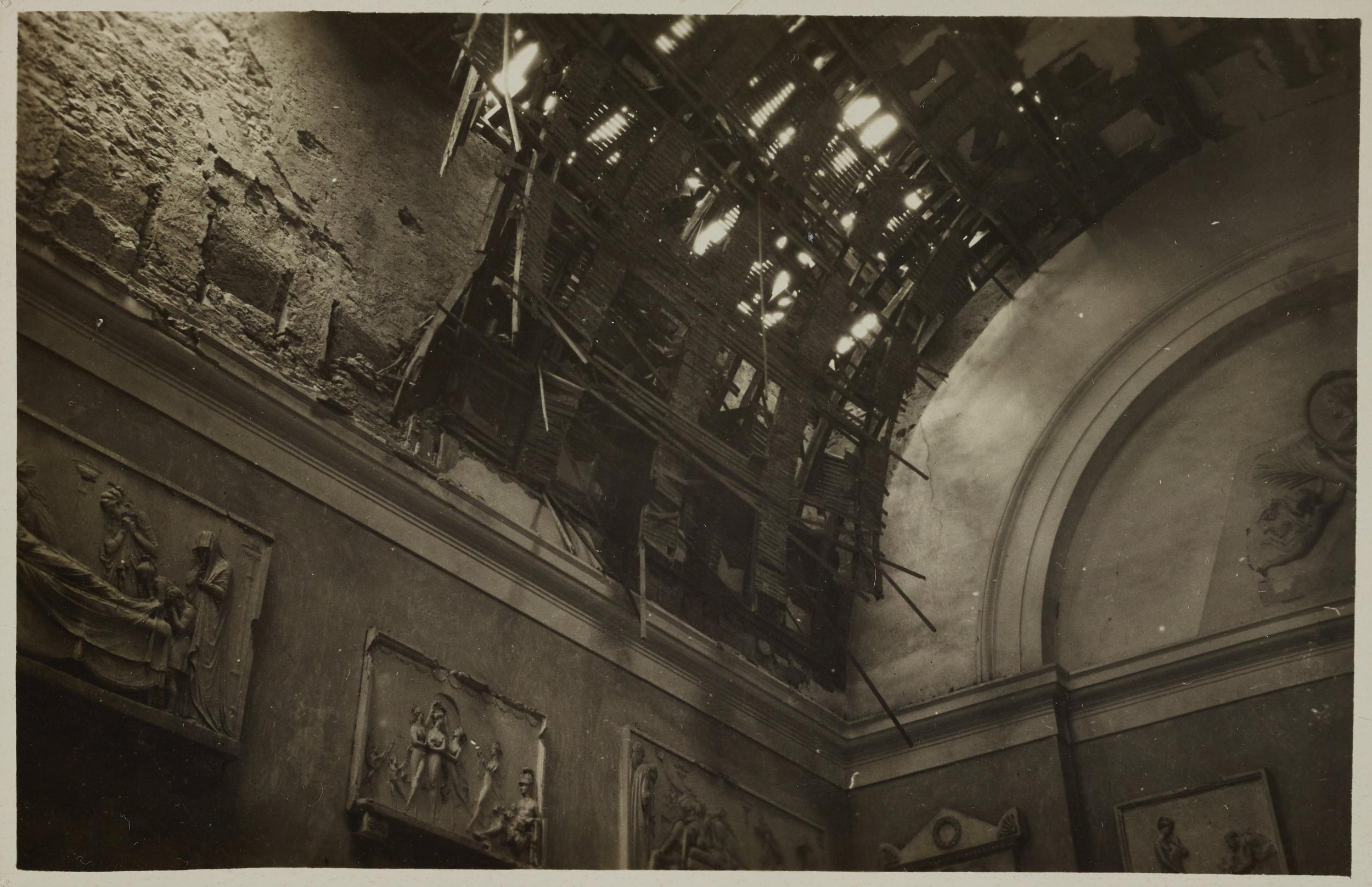 Fotografo non identificato, Possagno - interno della Gipsoteca dopo i bombardamenti, la volta, gelatina ai sali d'argento, MPI6023197