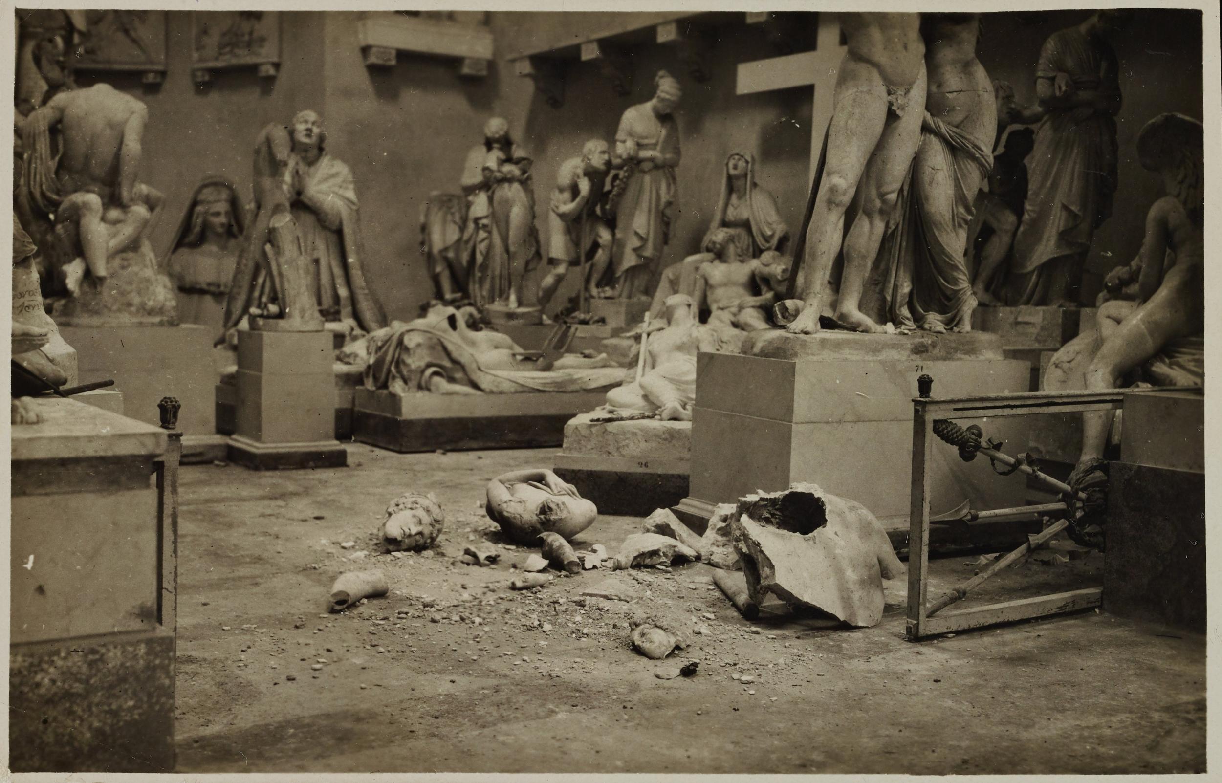 Fotografo non identificato, Possagno - Museo Canova, Gipsoteca, interno dopo i bombardamenti, gelatina ai sali d'argento, MPI306554