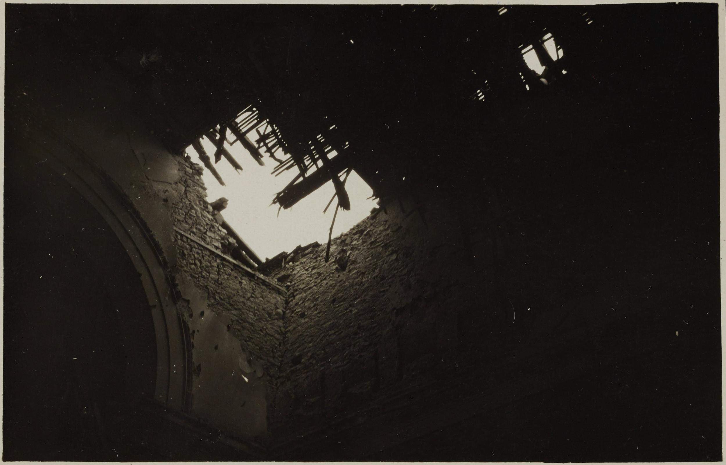 Fotografo non identificato, Possagno - interno della Gipsoteca dopo i bombardamenti, la volta, gelatina ai sali d'argento, MPI6023198