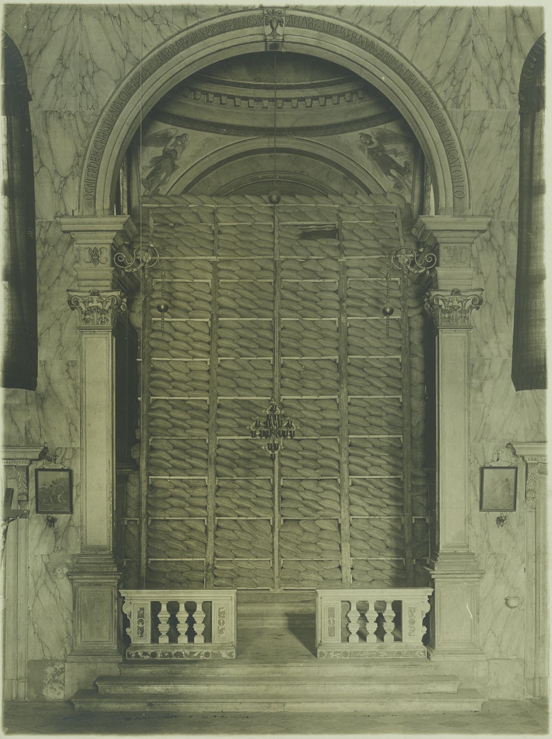 Fotografo non identificato, Venezia - Chiesa di S. Trovaso, interno, cappella, protezione aerea, gelatina ai sali d'argento, MPI148931