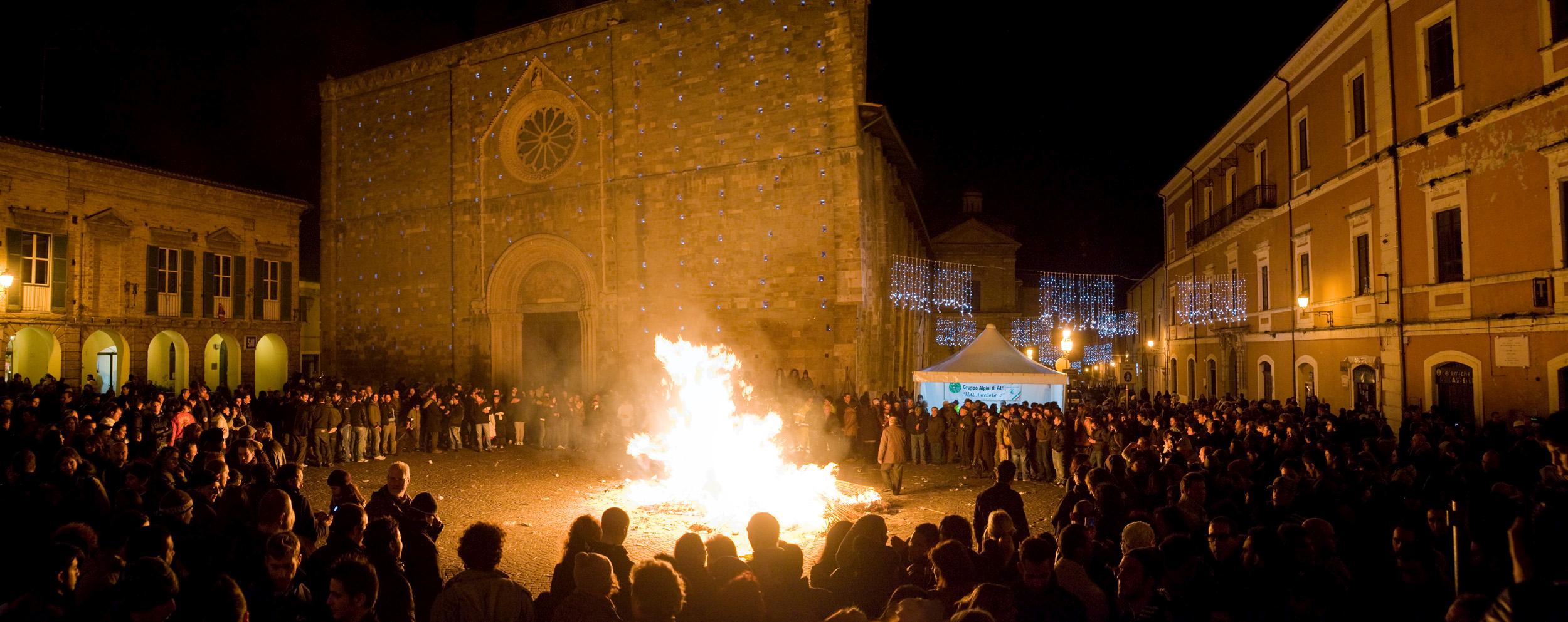 Roberto Monasterio, I faugni bruciano nel “sacro fuoco”, 2009, fotografia digitale