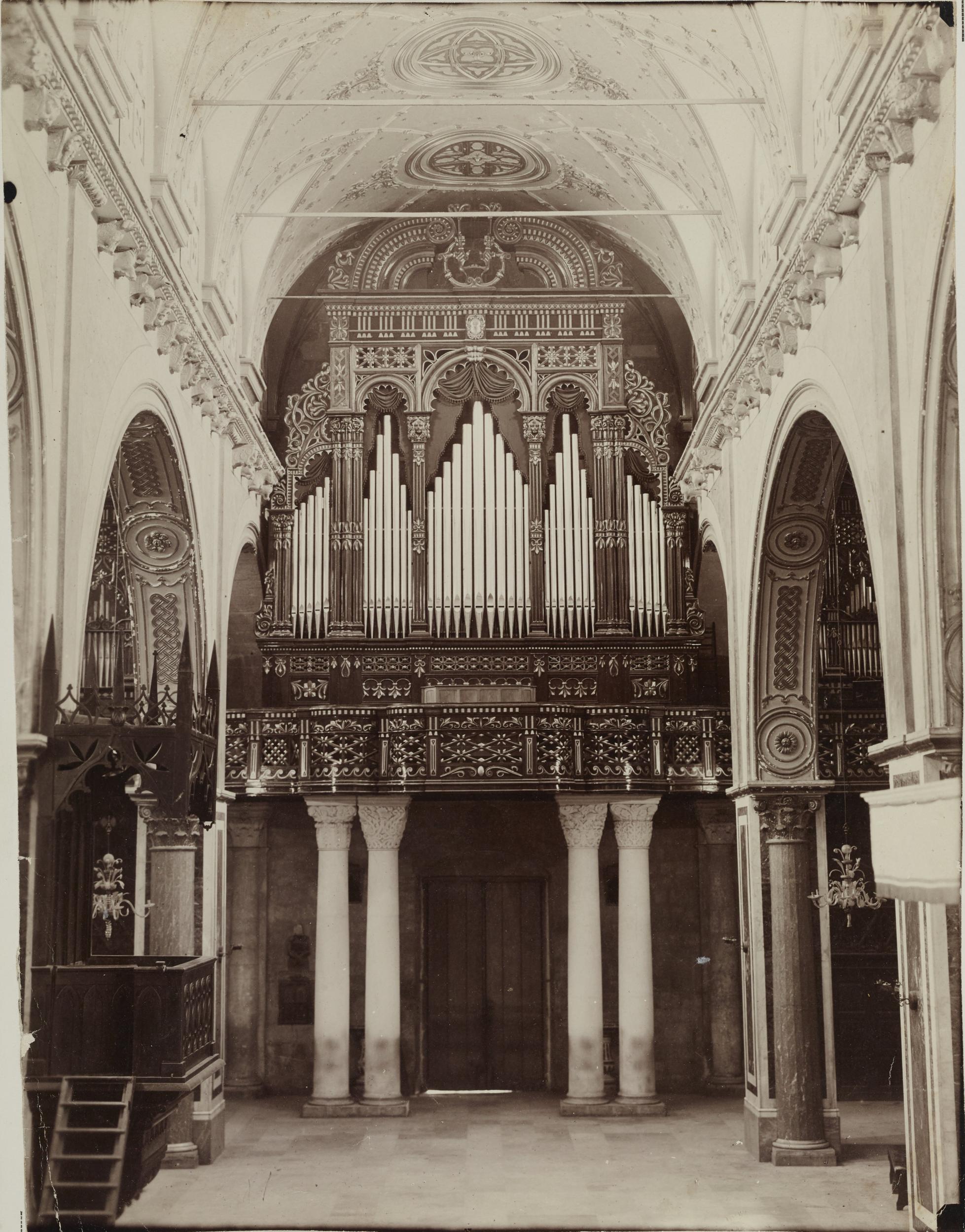 Fotografo non identificato, Acquaviva delle Fonti - Cattedrale, organo e cantoria, 1901-1925, gelatina ai sali d'argento/carta, MPI130130