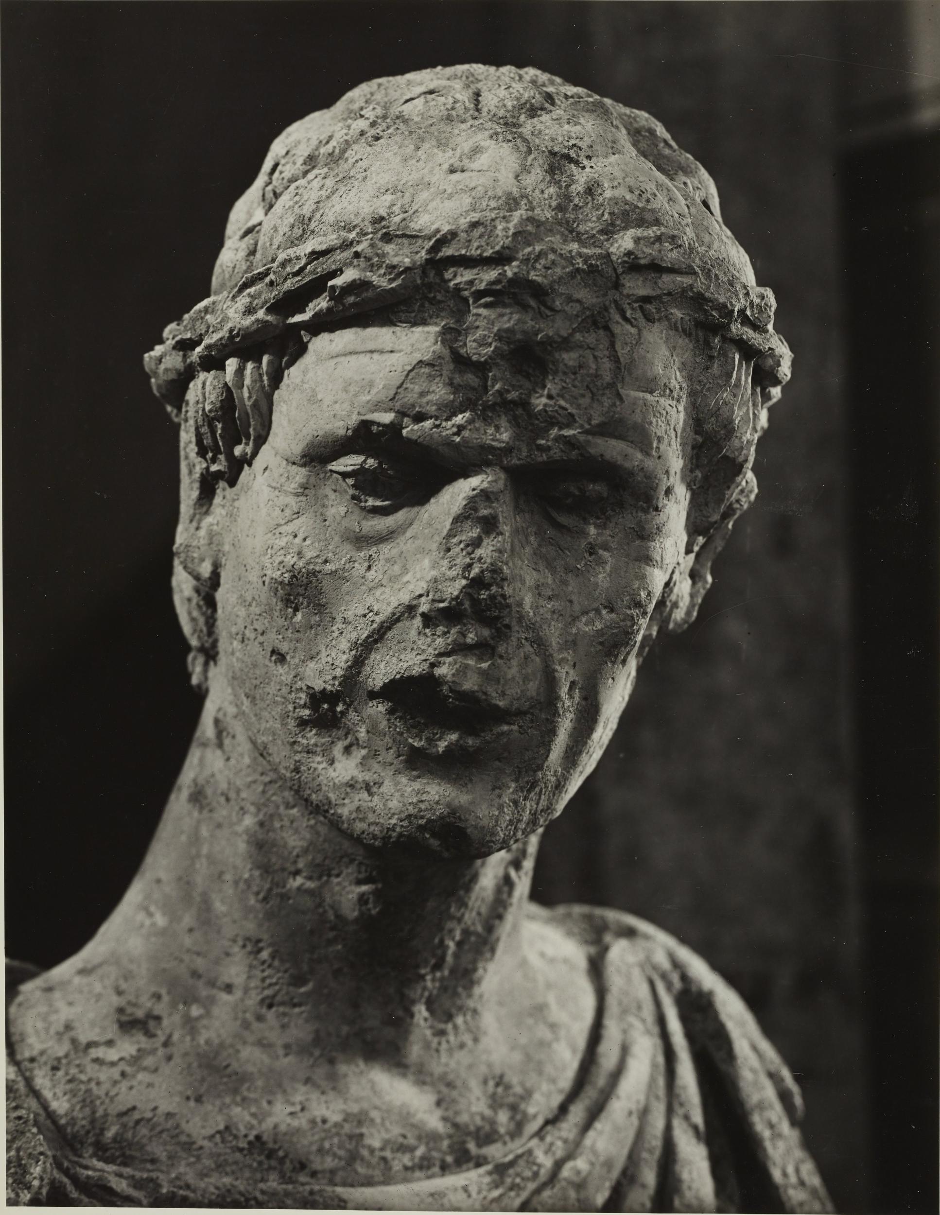 Fotografo non identificato, Barletta - Castello, Museo Civico, busto detto di Federico II, 1953–1954, gelatina ai sali d'argento/carta, MPI6023059