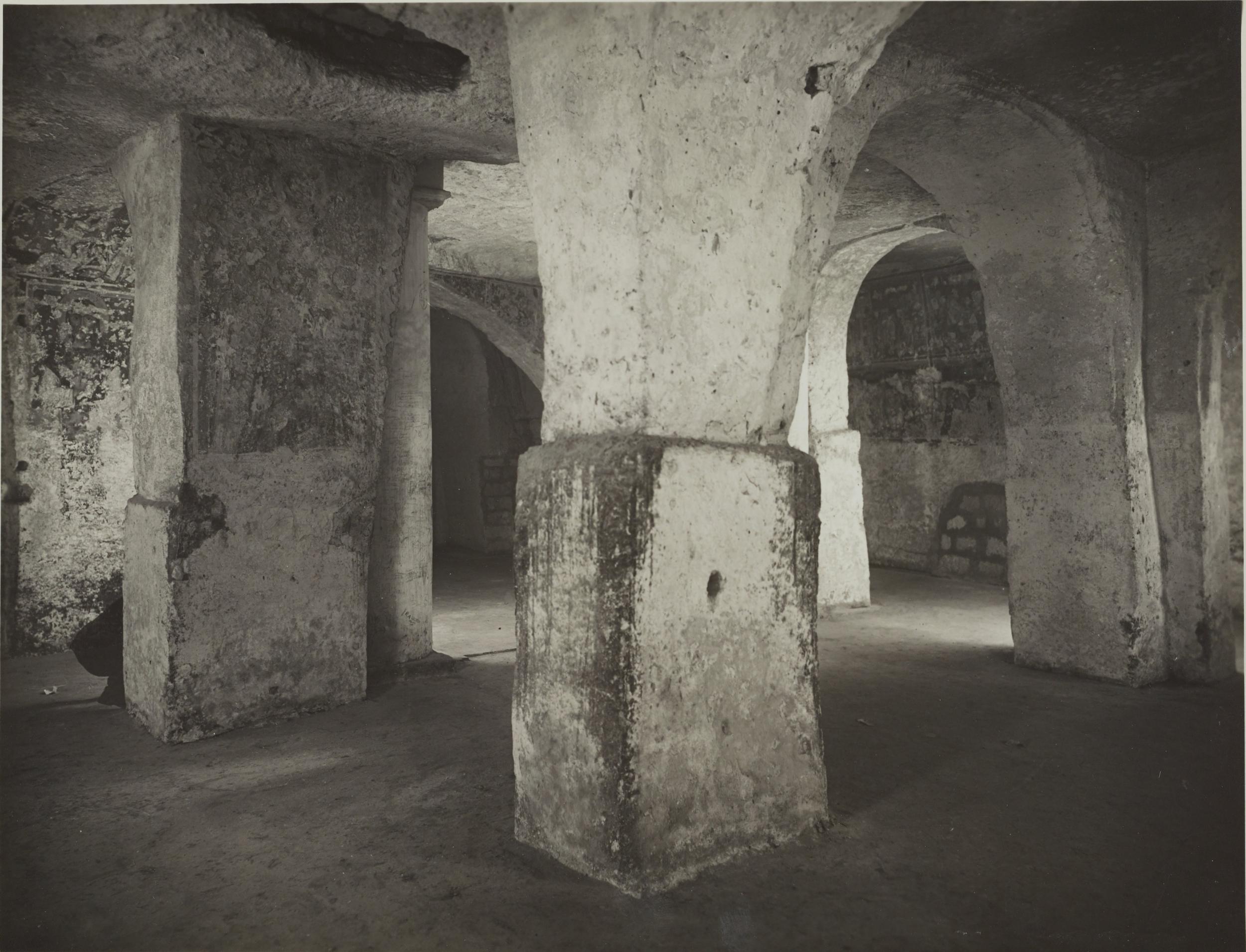 Fotografo non identificato, Andria - Chiesa di S. Croce, cripta, 1926-1950, gelatina ai sali d'argento/carta, MPI131854