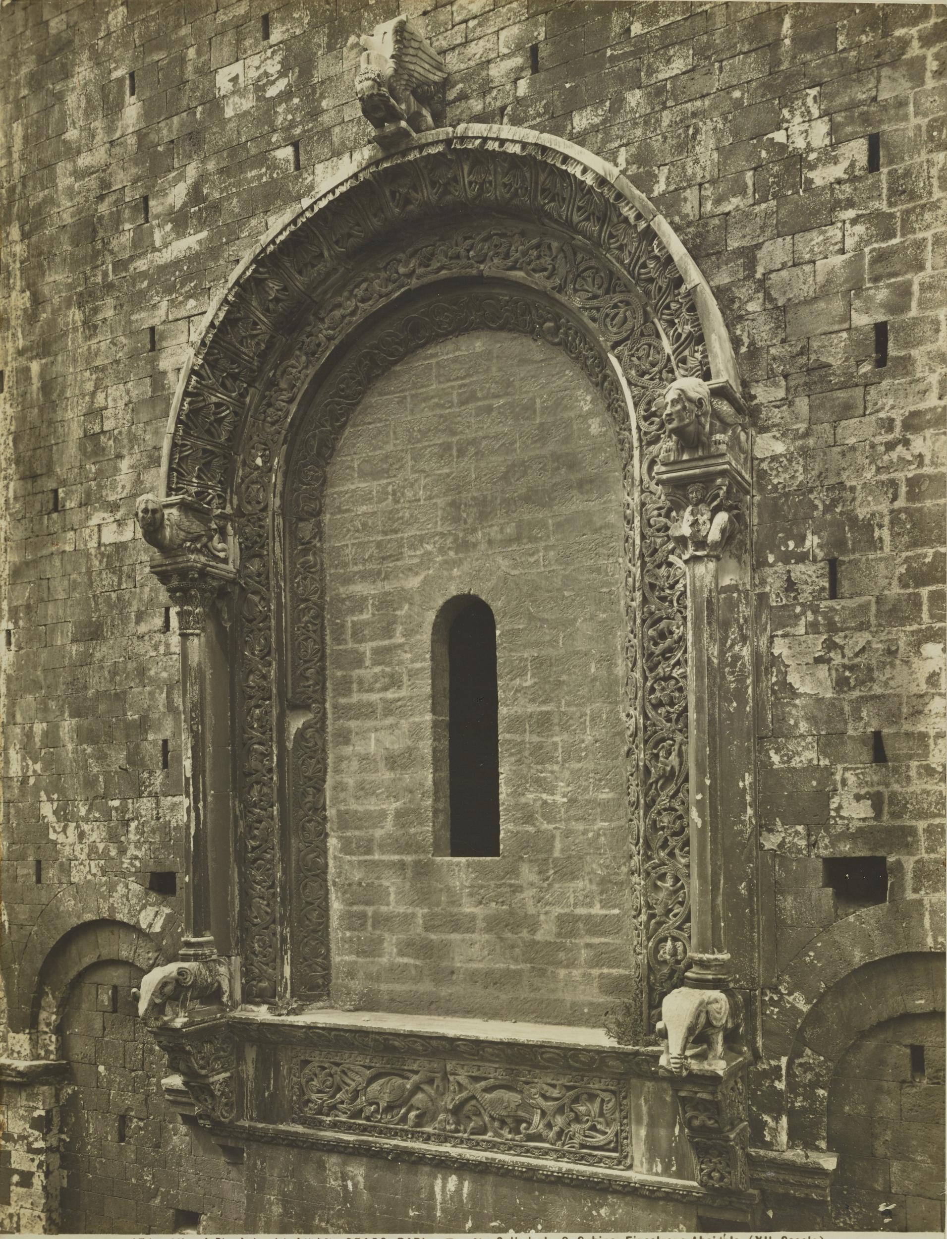Fratelli Alinari, Bari - Cattedrale di S. Sabino, finestrone absidale, 1915, gelatina ai sali d'argento/carta, MPI136622