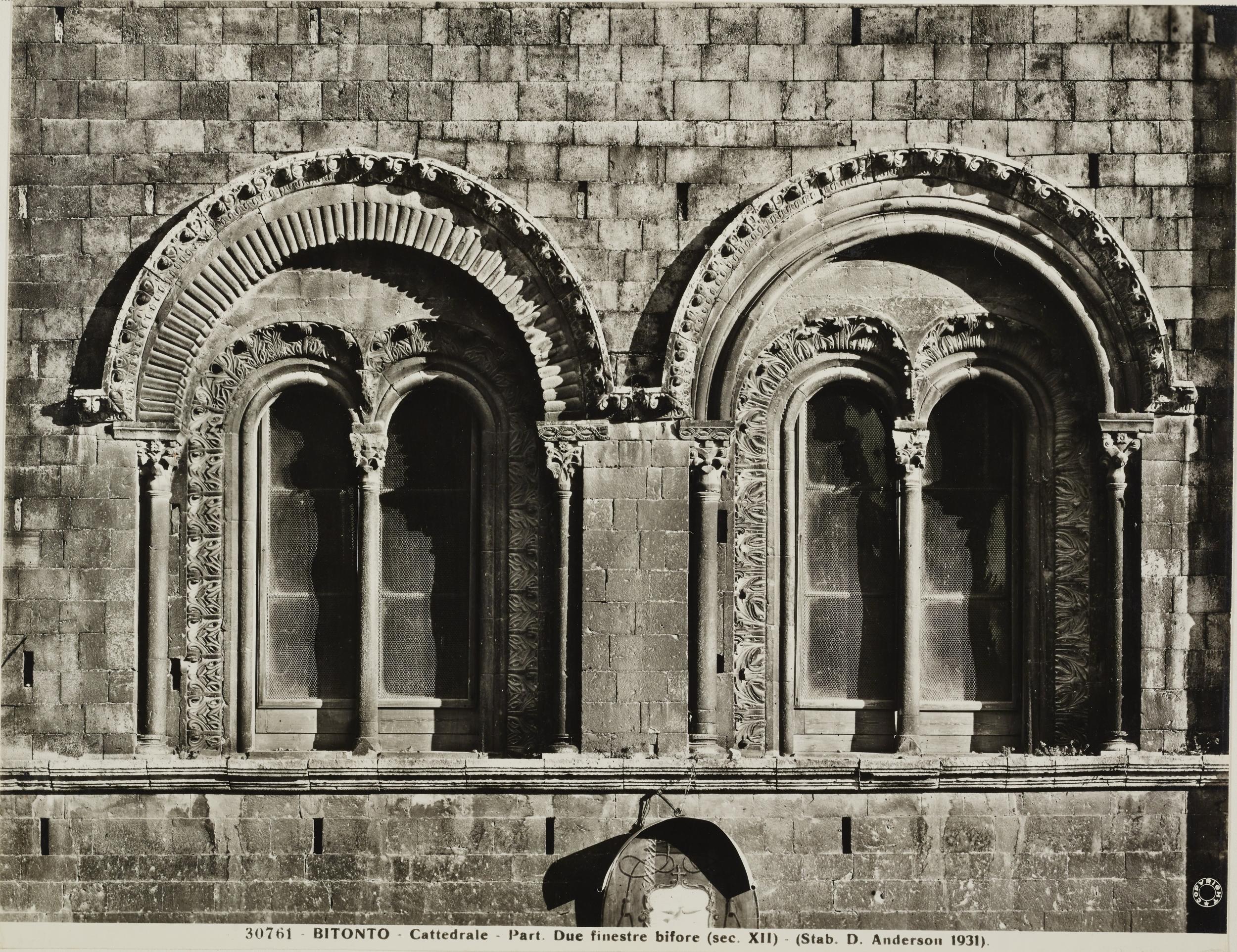 Fotografo non identificato, Bitonto - Cattedrale di S. Valentino, bifore, 1931 ante, gelatina ai sali d'argento/carta, MPI137827