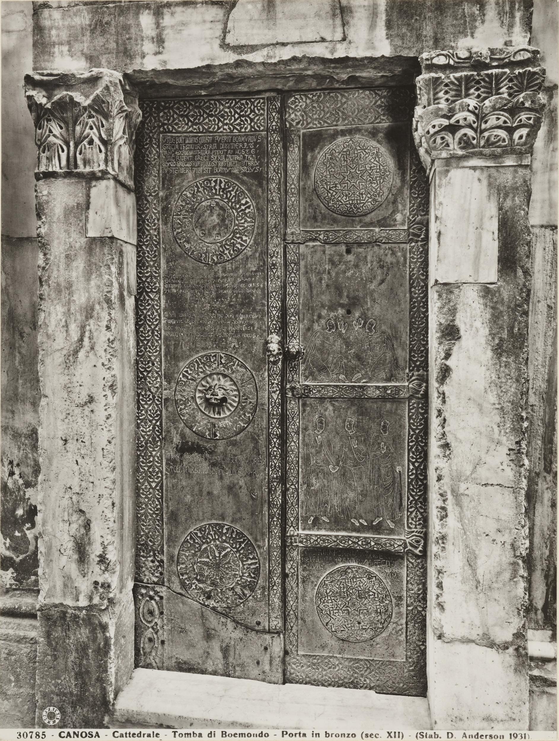 Domenico Anderson, Canosa di Puglia - Chiesa di S. Sabino, tomba di Boemondo, porta, 1931, gelatina ai sali d'argento/carta, MPI143579