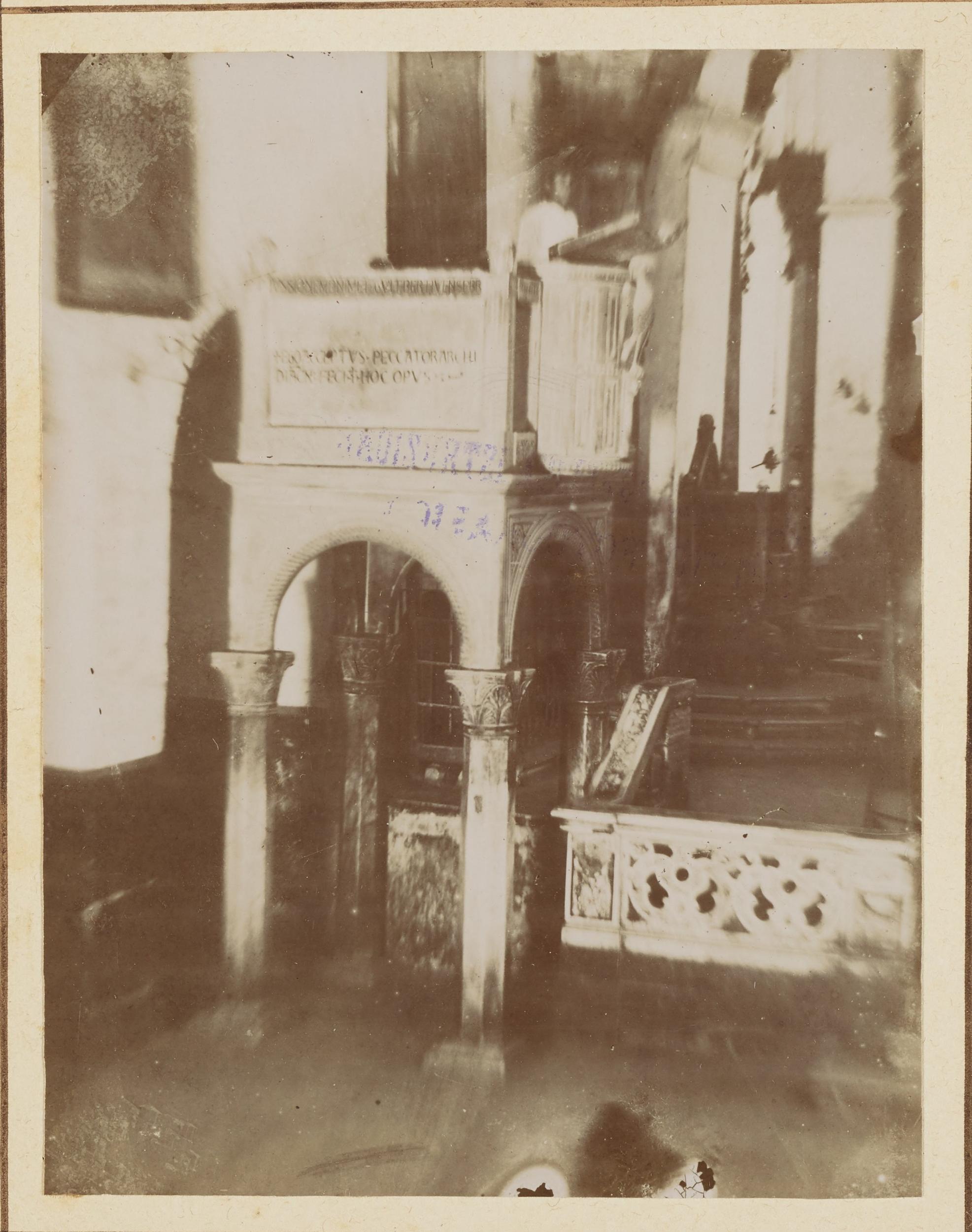 Fotografo non identificato, Canosa di Puglia - Chiesa di S. Sabino, ambone, prima del restauro, 1891-1910, aristotipo, MPI143587
