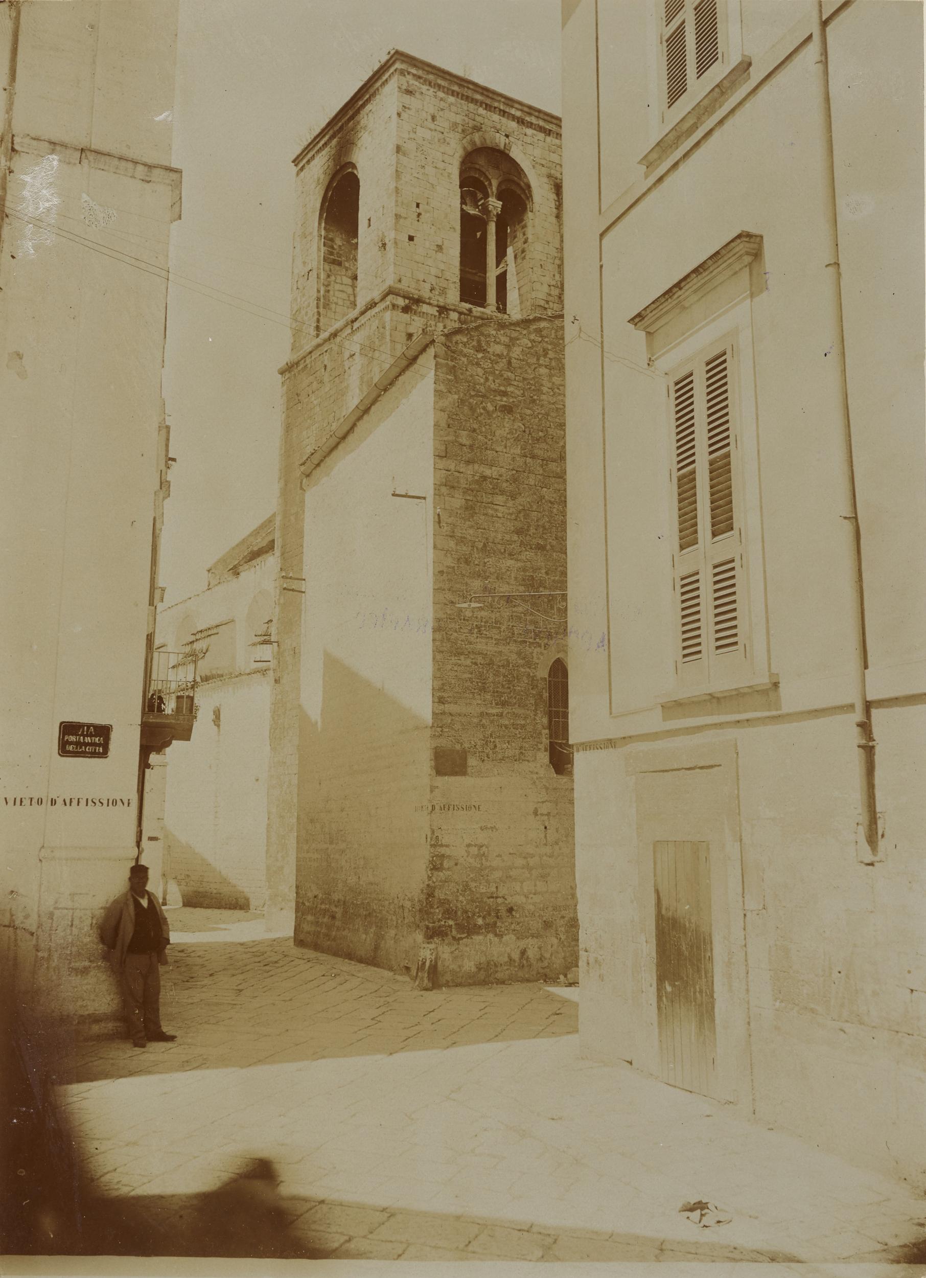 Fotografo non identificato, Conversano - Cattedrale, interno, arco trionfale e abside, dopo incendio del 1911, 1901-1910, aristotipo, MPI155334