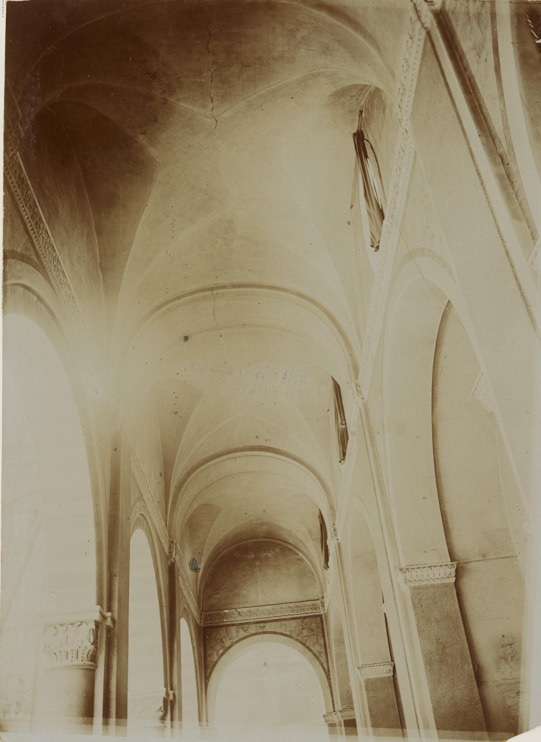 Fotografo non identificato, Conversano - Cattedrale, interno, navata centrale, dopo incendio del 1911, 1901-1910, aristotipo, MPI155336