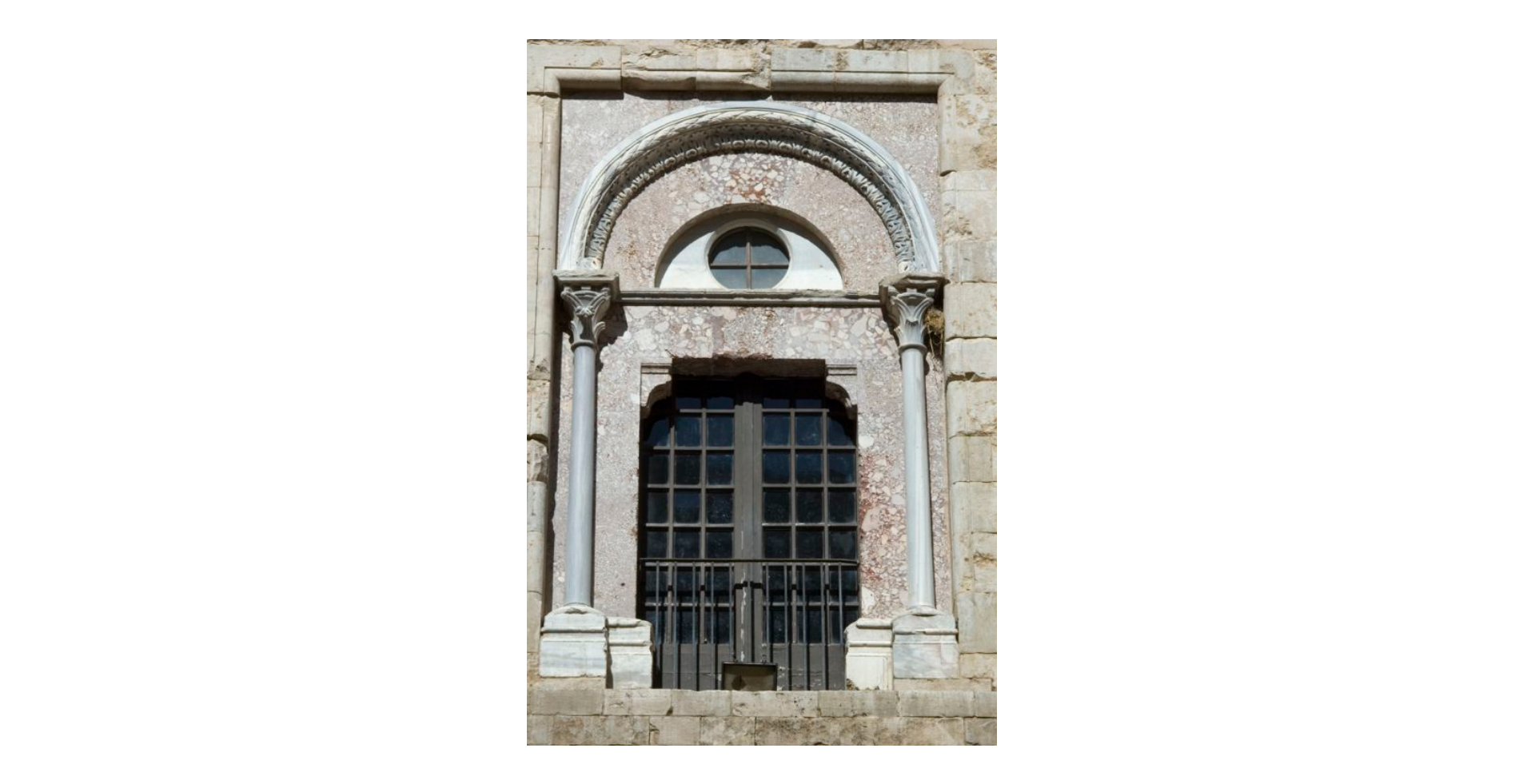 Albino Stocchi - Gerardo Leone, Castel del Monte - pianta ottagonale - finestra situata nella corte interna - Particolare, 2007, fotografia digitale, DGT012365