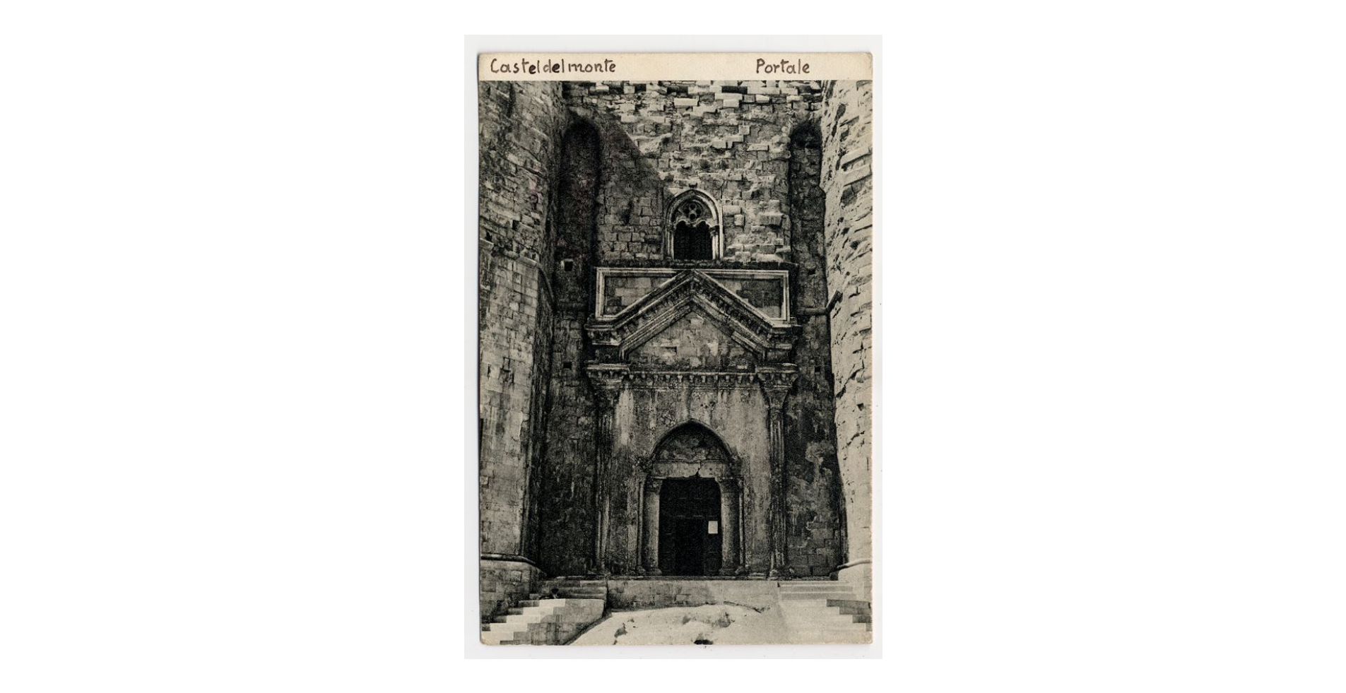 Fotografo non identificato, Andria - Castel del Monte - Portale, 1910-1920, cartolina, FFC003426