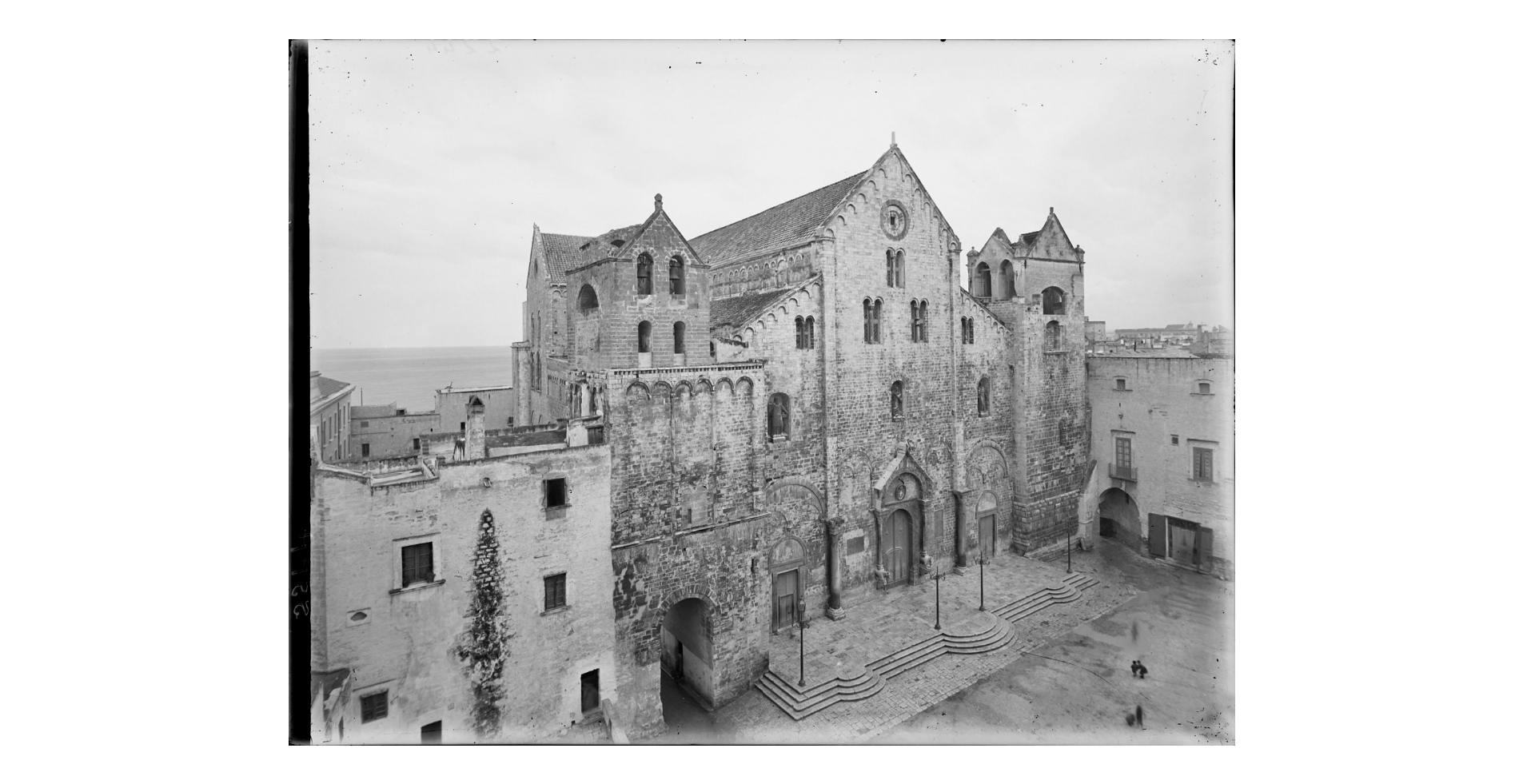 Fotografo non identificato, Bari - Basilica di S. Nicola, 1908, gelatina ai sali d'argento/vetro, E002244