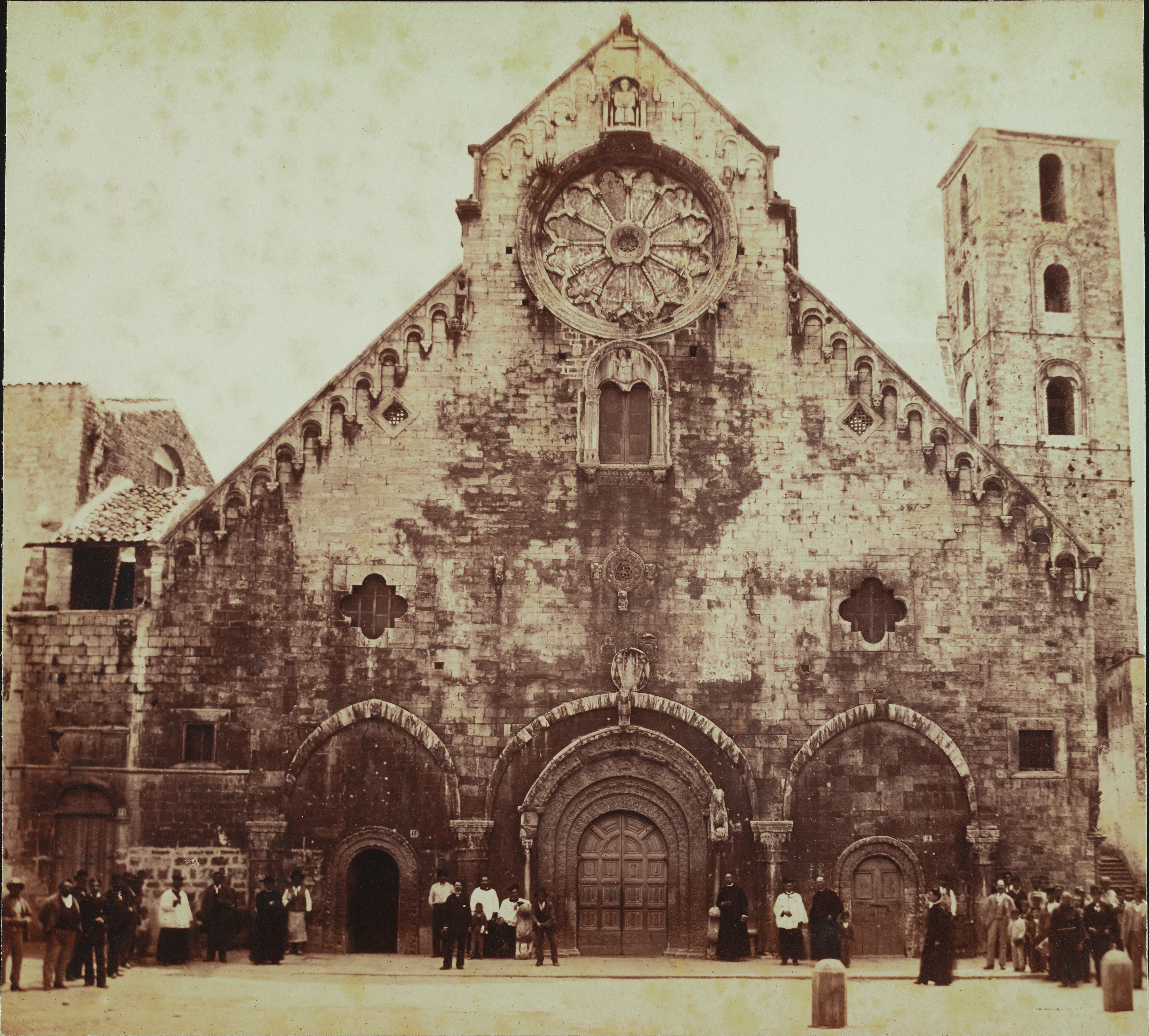 Fotografo non identificato, Ruvo di Puglia - Cattedrale S. Maria Assunta, facciata, 1901-1925, albumina, MPI6091651