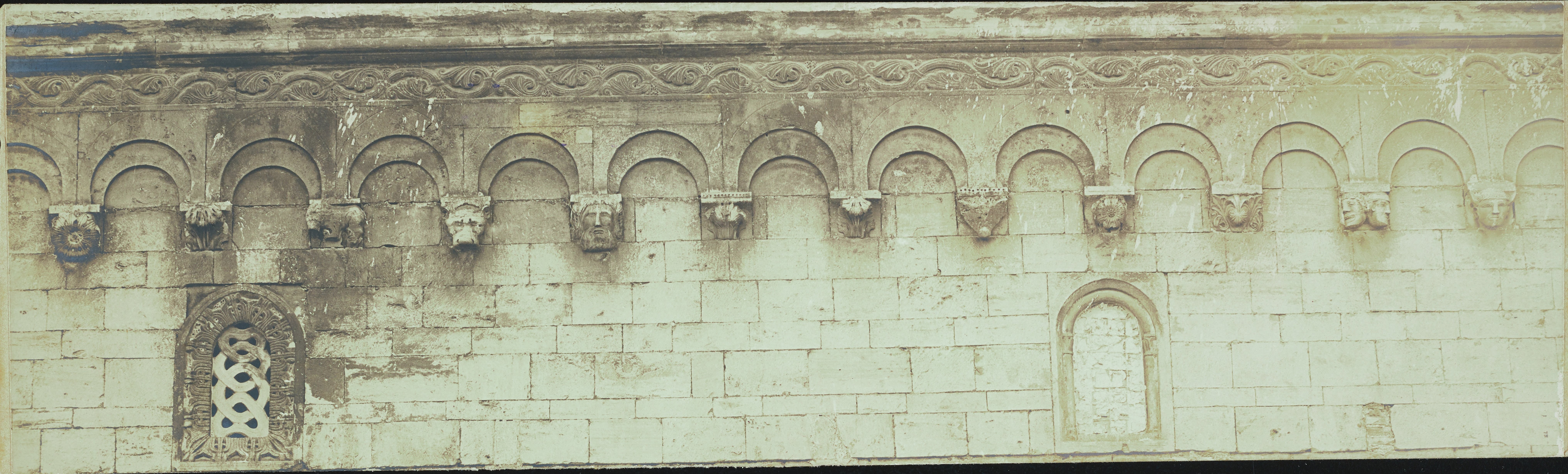 Giovanni Gargiolli, Ruvo di Puglia - Cattedrale S. Maria Assunta, fianco, registro superiore, 1905–1906, gelatina ai sali d'argento/carta, MPI6091660