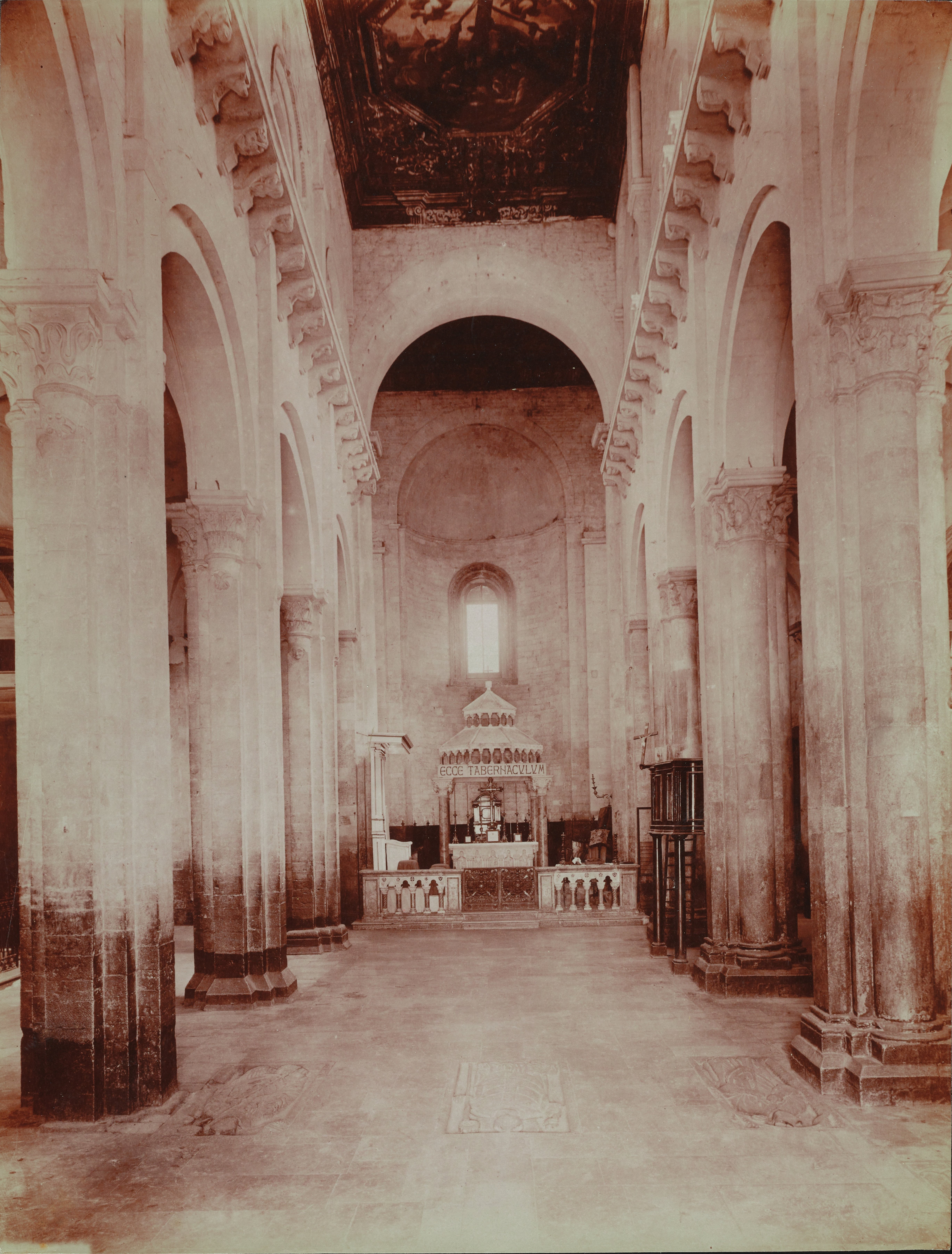 Fotografo non identificato, Ruvo di Puglia - Cattedrale S. Maria Assunta, interno, la navata verso l'abside, 1901-1910, albumina, MPI6091666