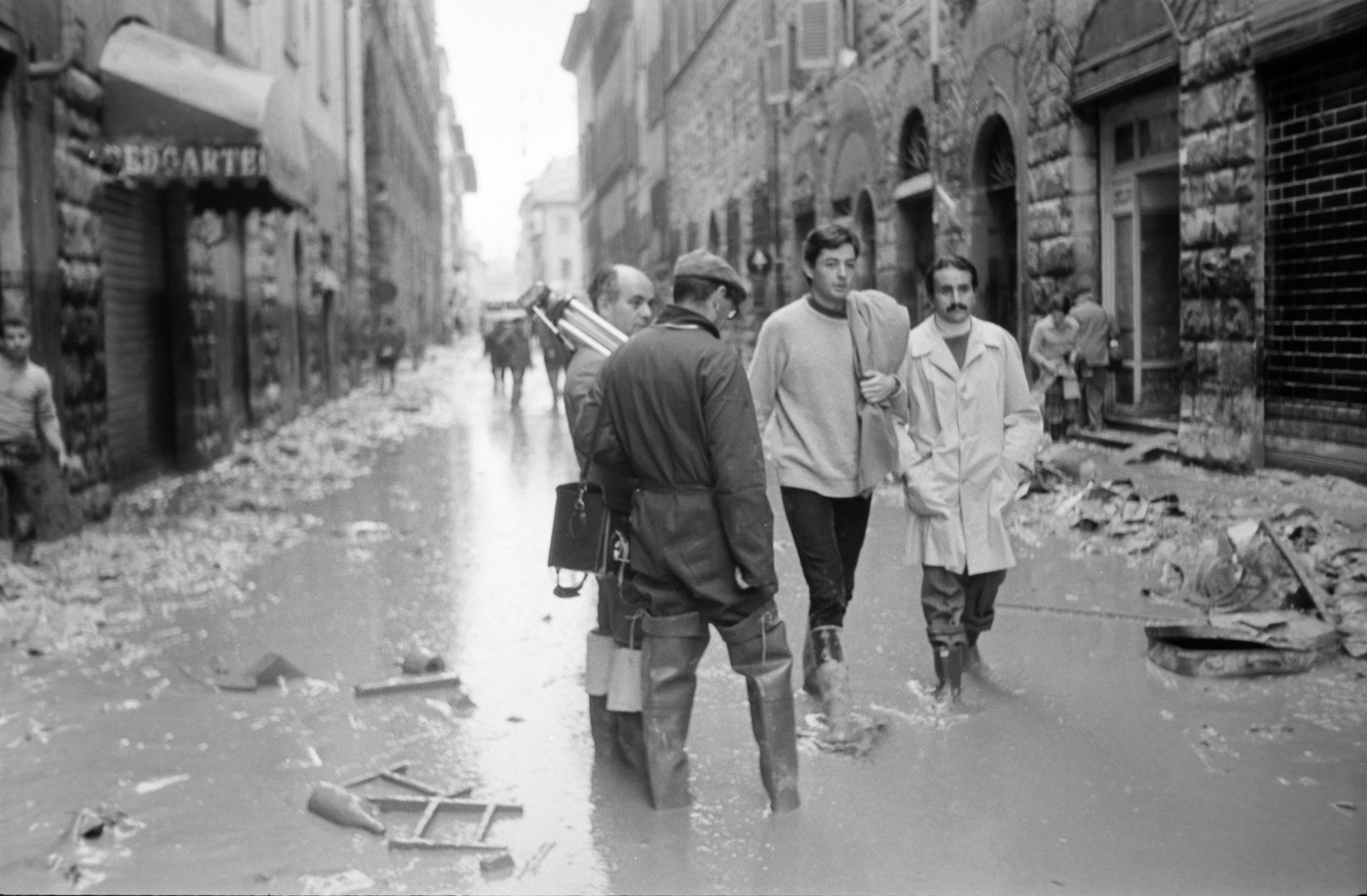 Fotografo non identificato, Firenze - Via de' Benci, 1966, gelatina ai sali d'argento/pellicola, 35mm, R001779