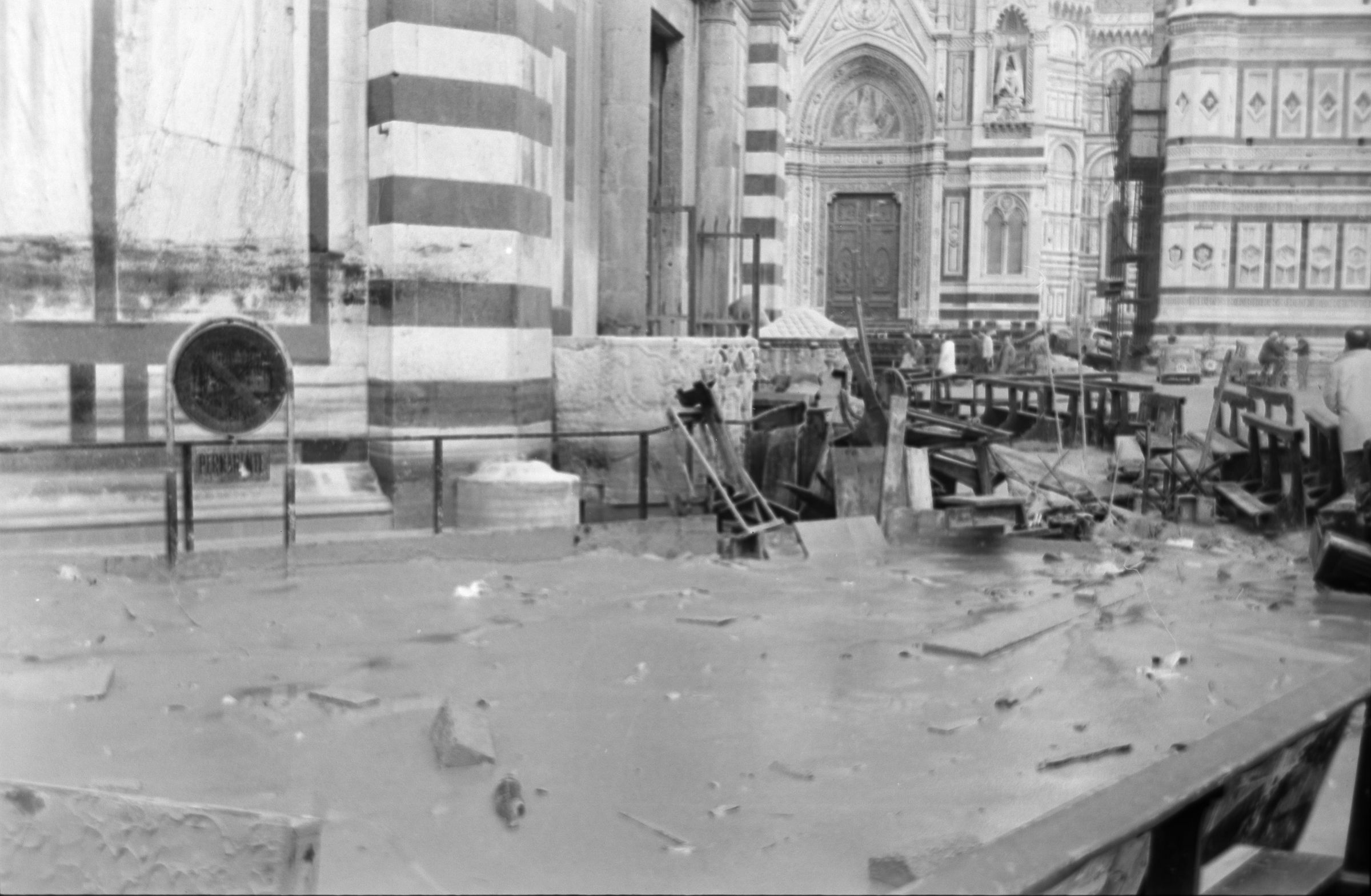 Fotografo non identificato, Firenze - Battistero di S. Giovanni, arredi danneggiati davanti alla porta sud, 1966, gelatina ai sali d'argento/pellicola, 35mm, R002038