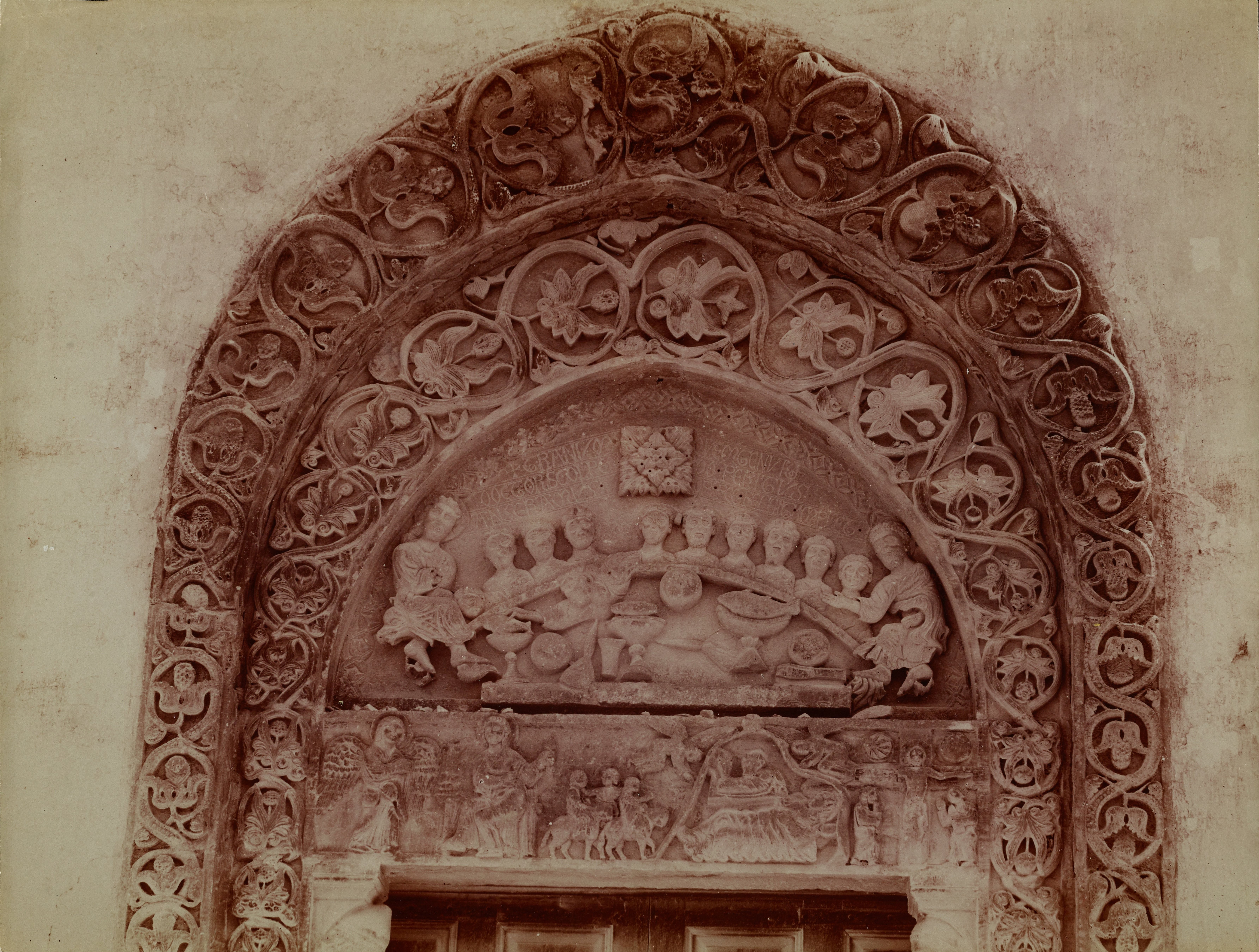 Fotografo non identificato, Terlizzi - Chiesa della Madonna Rosario, portale, lunetta, particolare, positivo, MPI6114690
