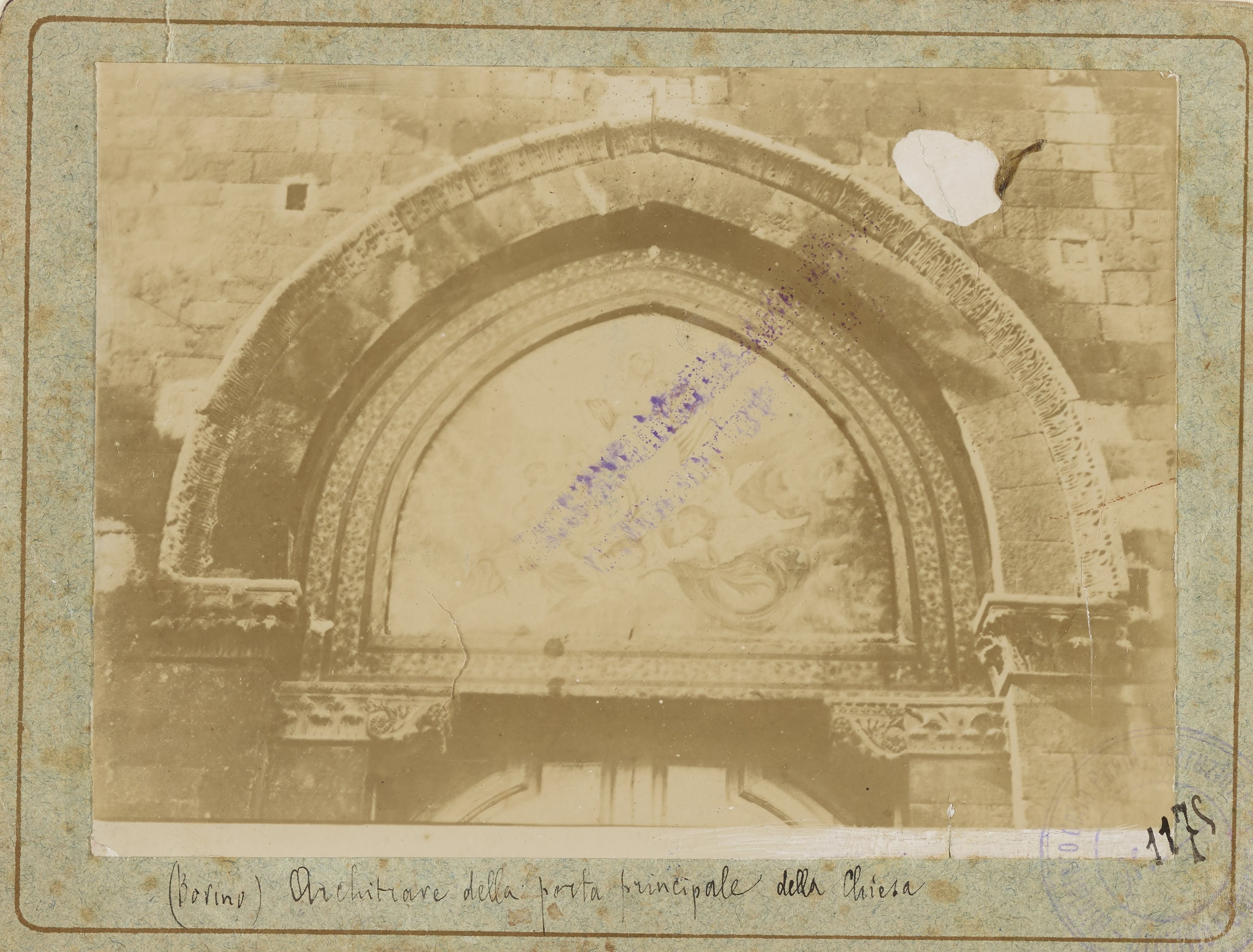 Fotografo non identificato, Bovino - Chiesa di S. Maria assunta, facciata, lunetta del portale mediano, 1876-1900, aristotipo, MPI141090