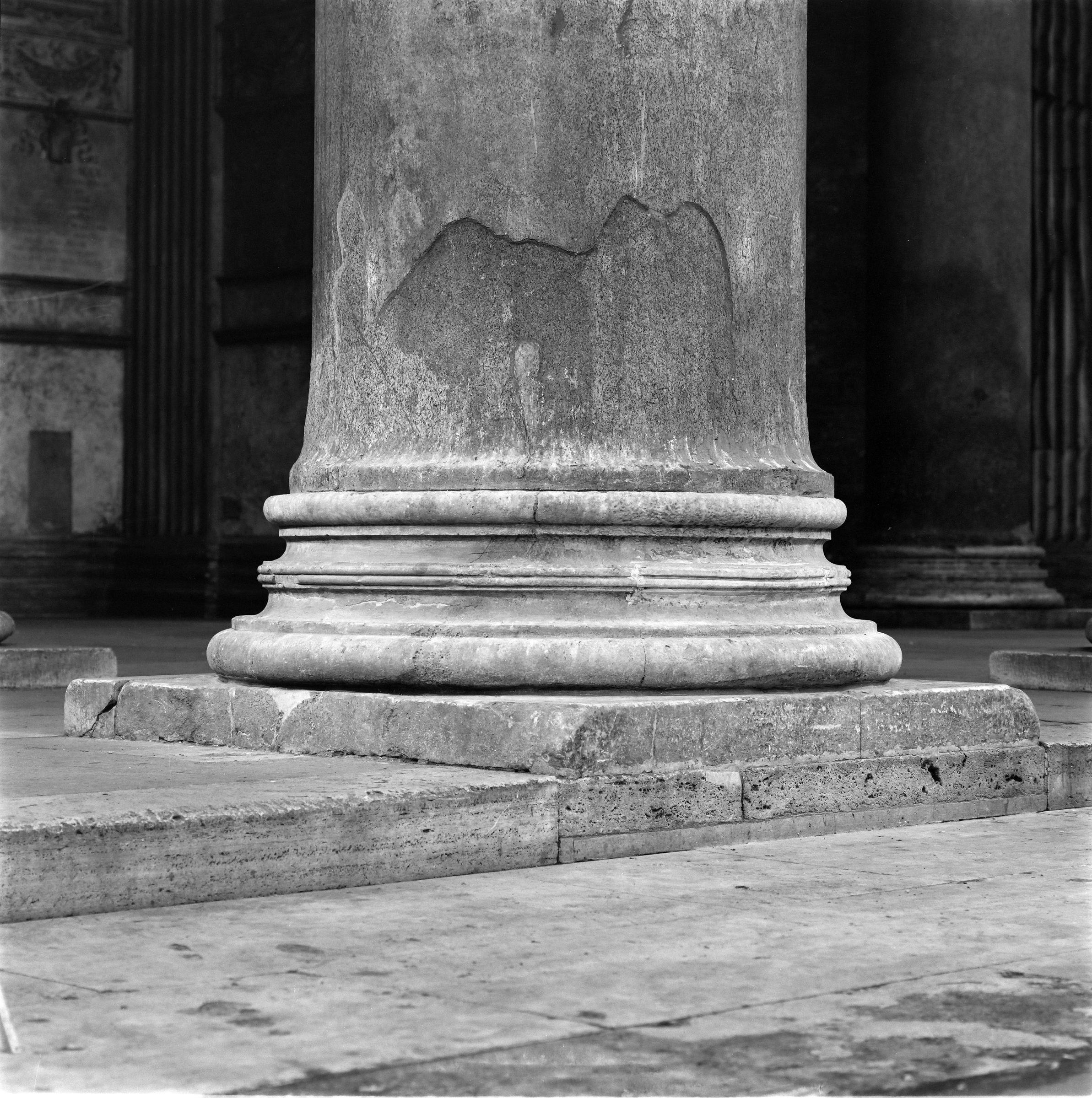 Fotografo non identificato, Pantheon,1951-2000, gelatina ai sali d'argento, 6x6 cm, N077981