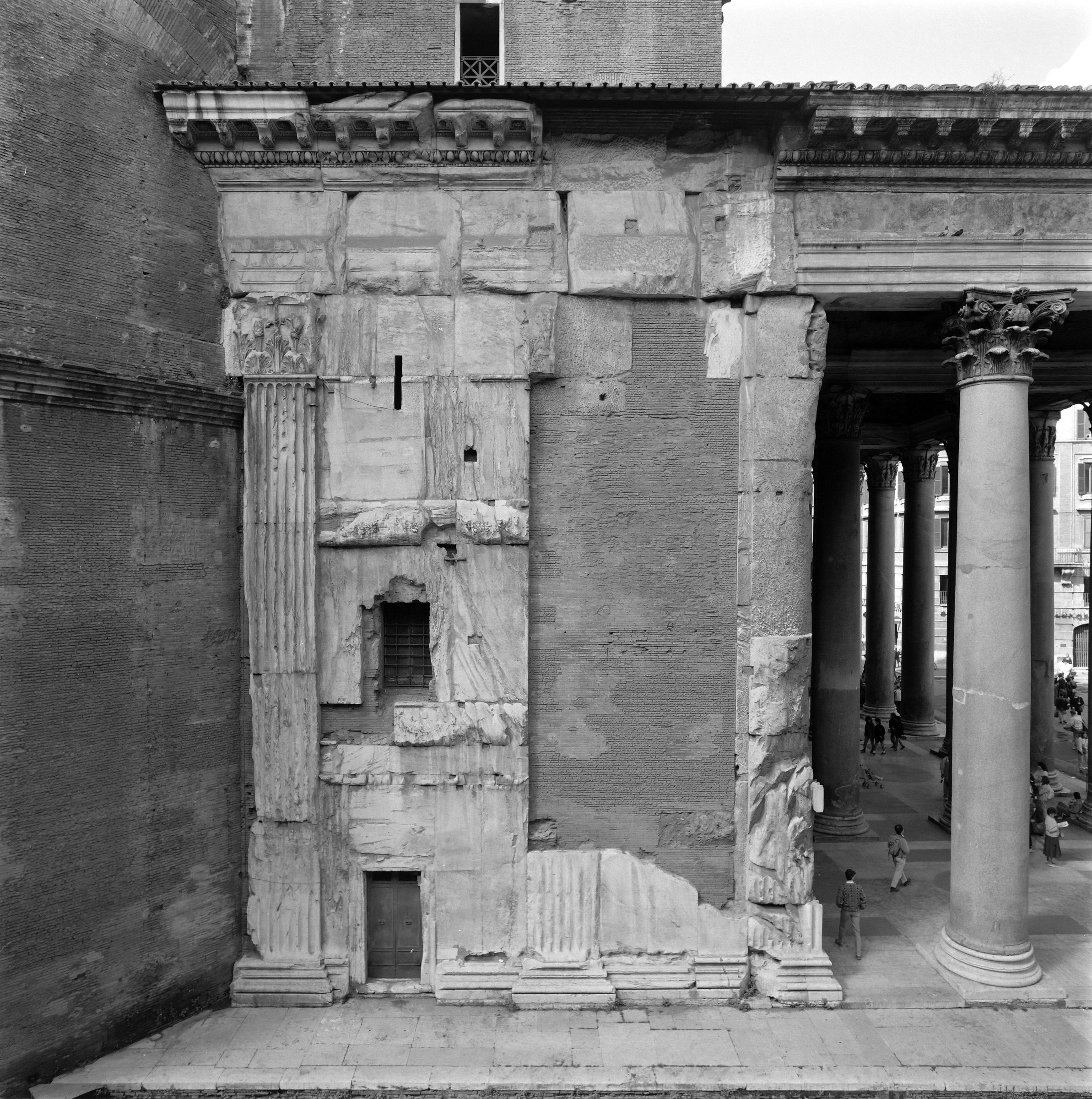 Fotografo non identificato, Pantheon,1951-2000, gelatina ai sali d'argento, 6x6 cm, N078023