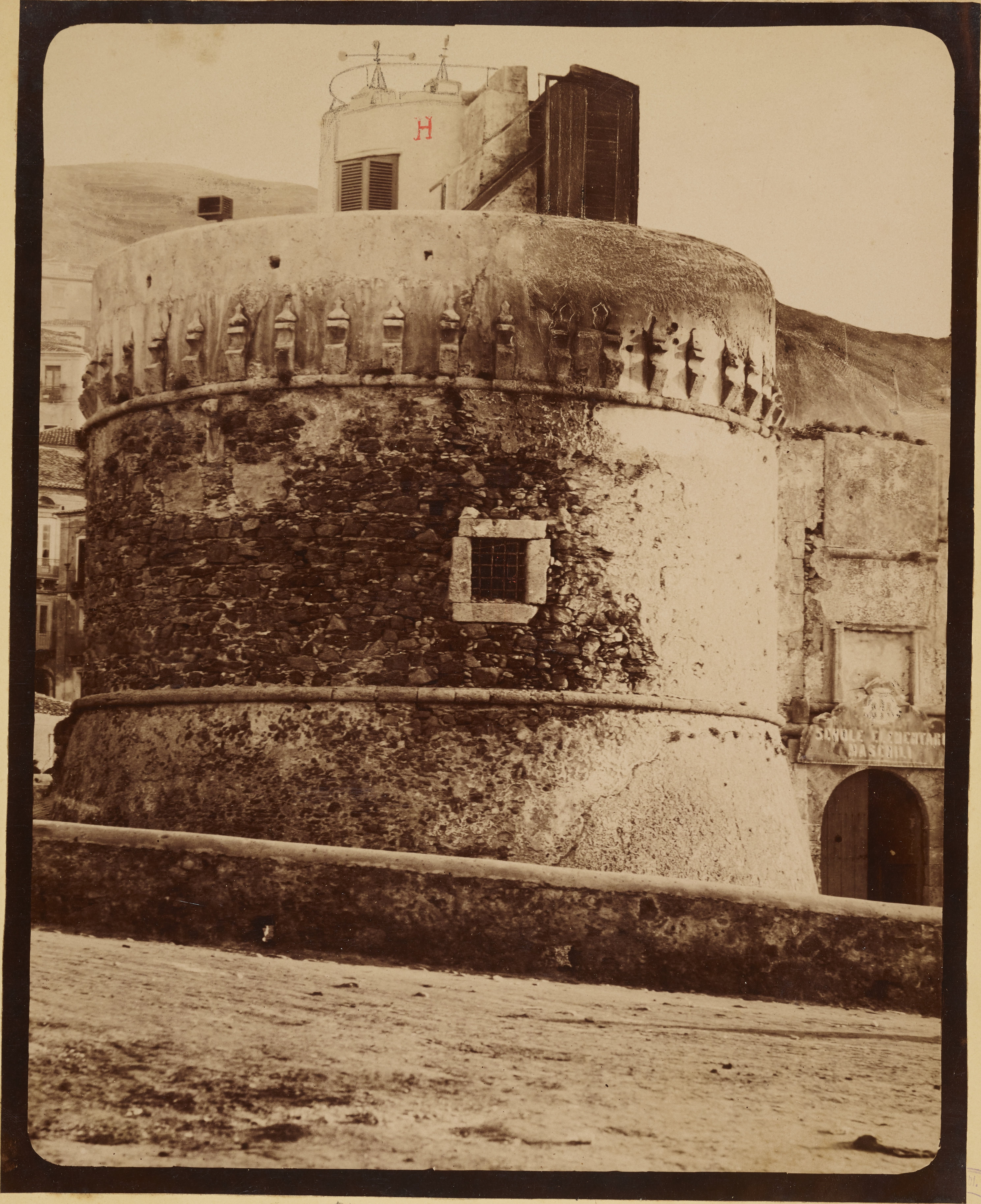 De Tullio, G., Pizzo - Castello Murat, veduta da sud-ovest, 1876-1900, albumina, MPI6104561