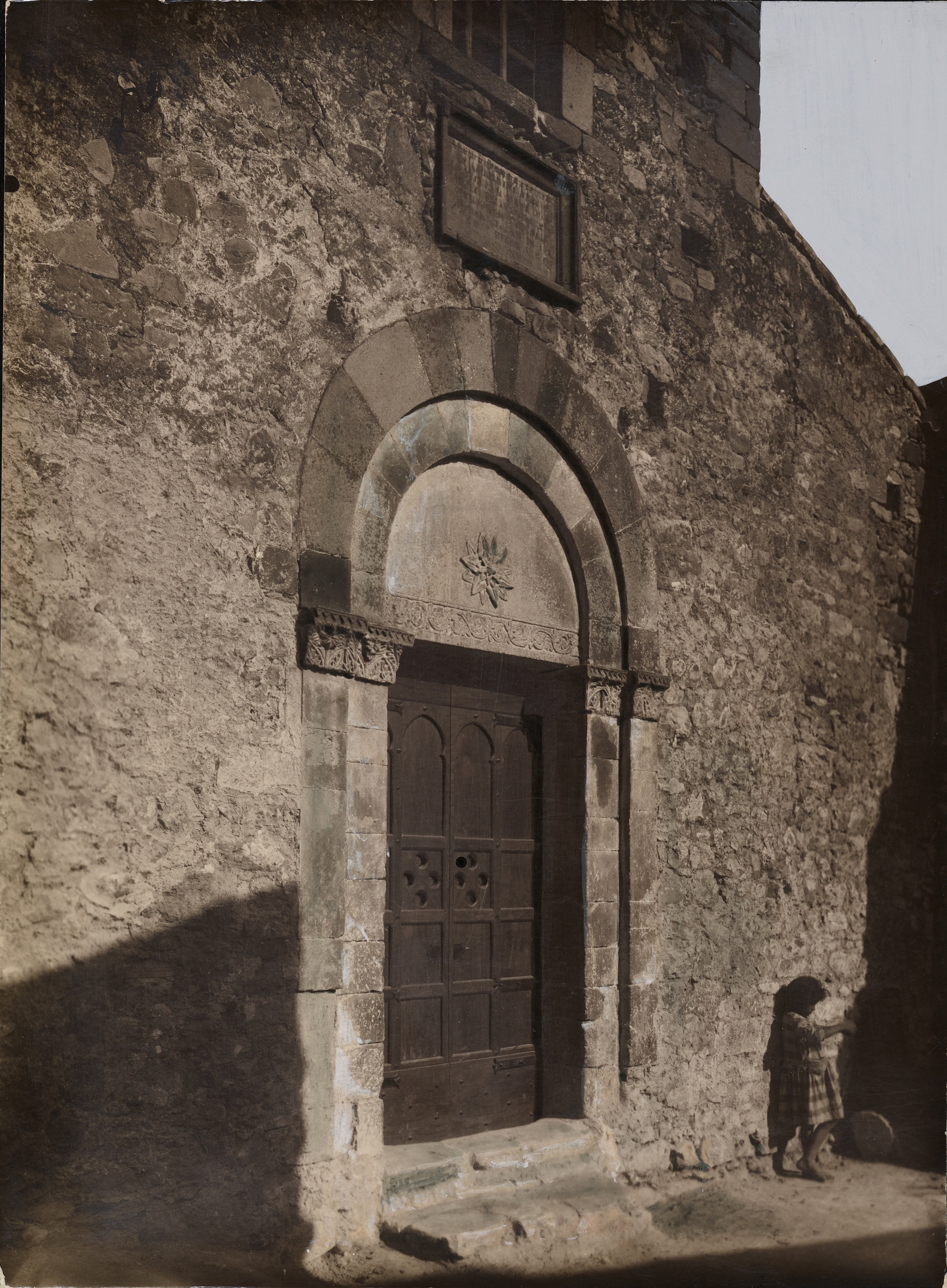 Rubino, S., Rapolla - Chiesa di S. Lucia, portale ripulito e la nuova porta dopo il restauro, gelatina ai sali d'argento, MPI6088344