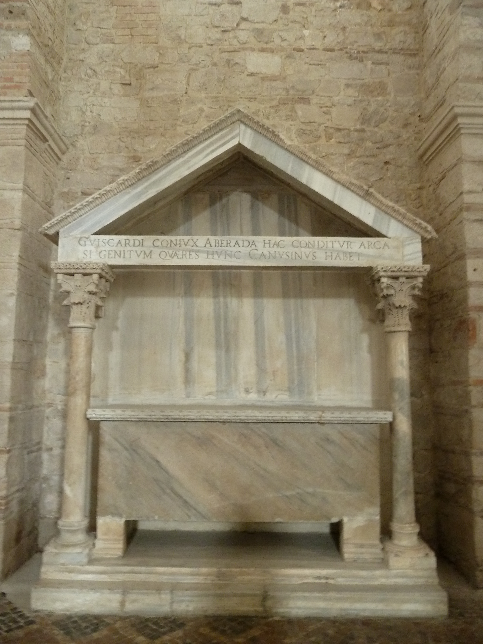 Giulia Manes, The sepulchre of Alberada di Buonalbergo, 12th century, Trinity Abbey, Venosa, 2012, fotografia digitale