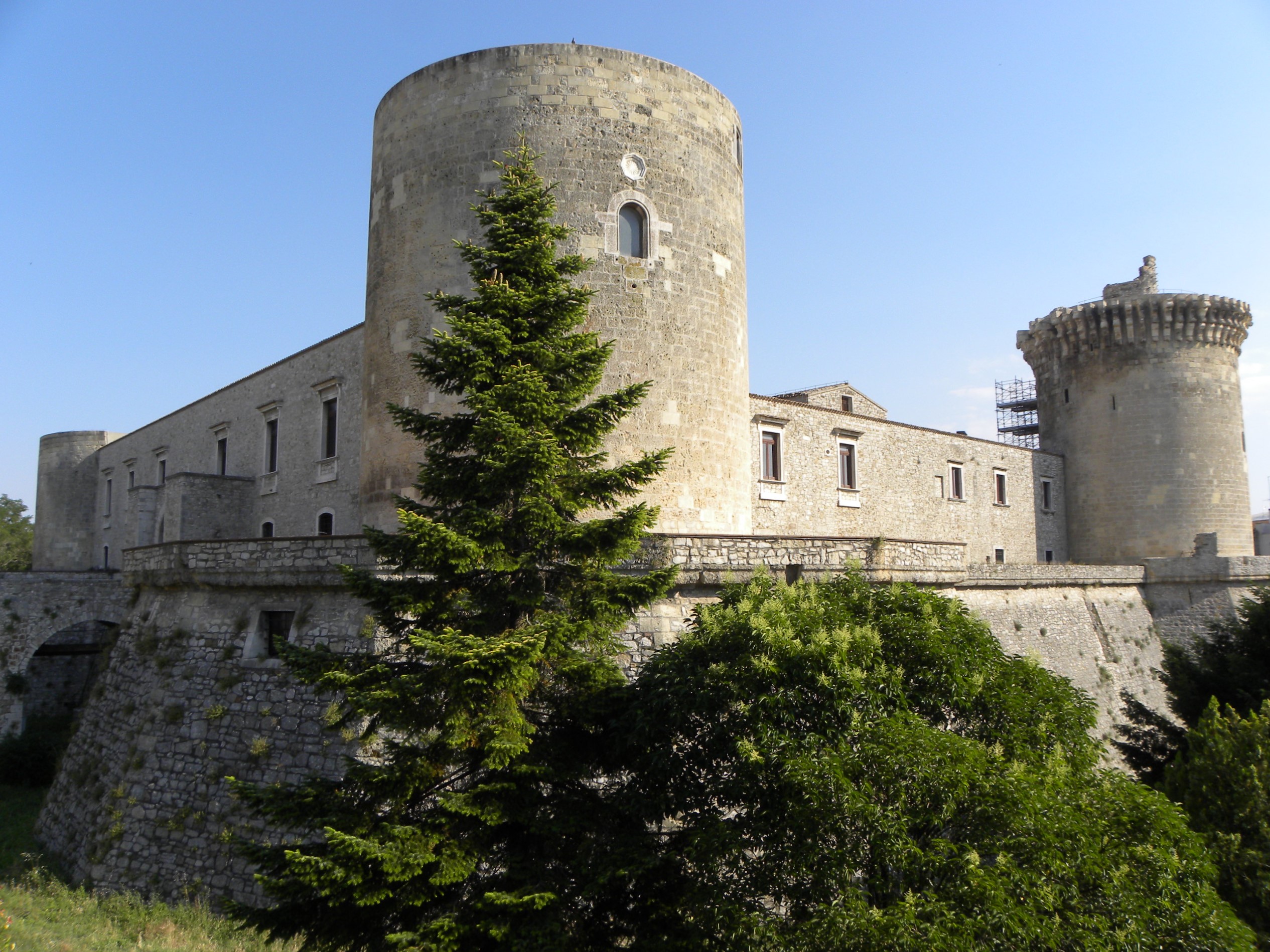 Unpodizucchero, Venosa, Medieval Castle, now Archeological Museum (Museo archeologico nazionale di Venosa), 2010, fotografia digitale