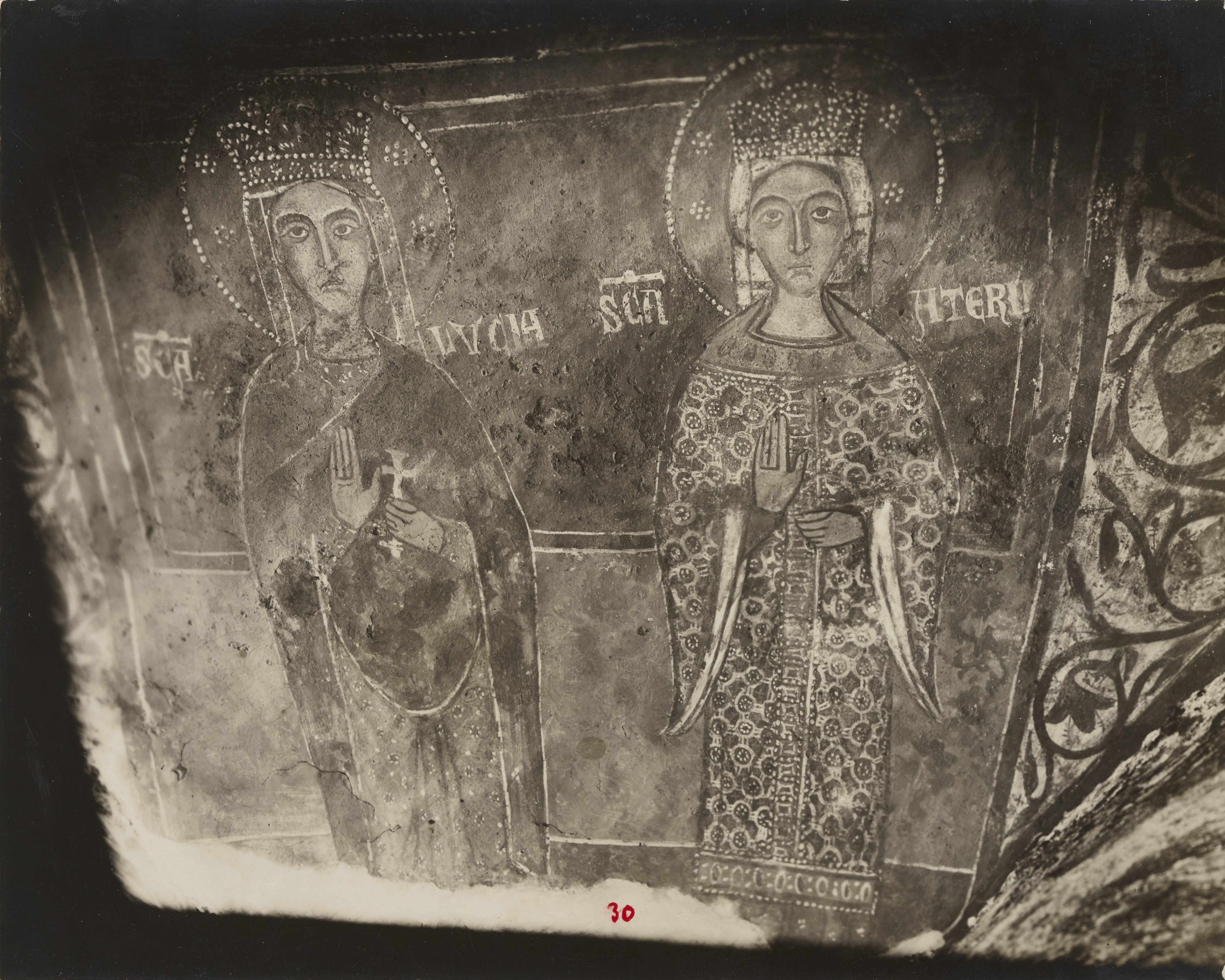 Fotografo non identificato, Melfi - Chiesa rupestre di S. Margherita, S. Lucia, S. Caterina, 1926-1950, gelatina ai sali d'argento, MPI6061796