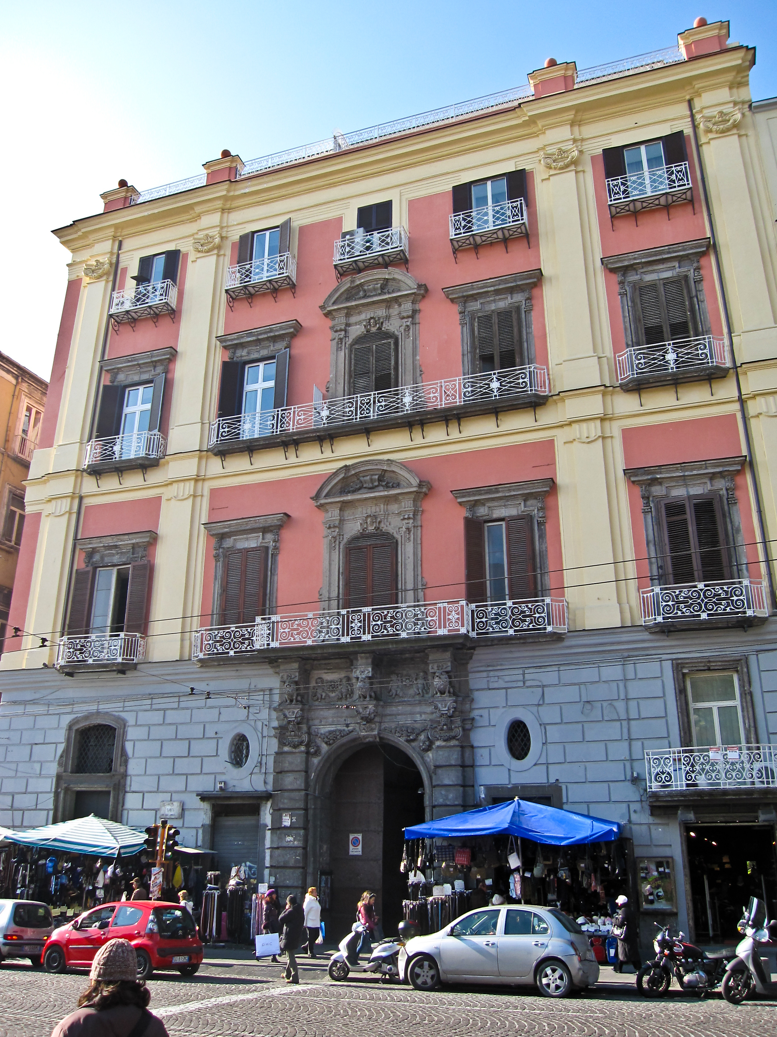 Armando Mancini, Napoli - Palazzo Ruffo di Bagnara. La facciata su Piazza Dante, 2010, fotografia digitale
