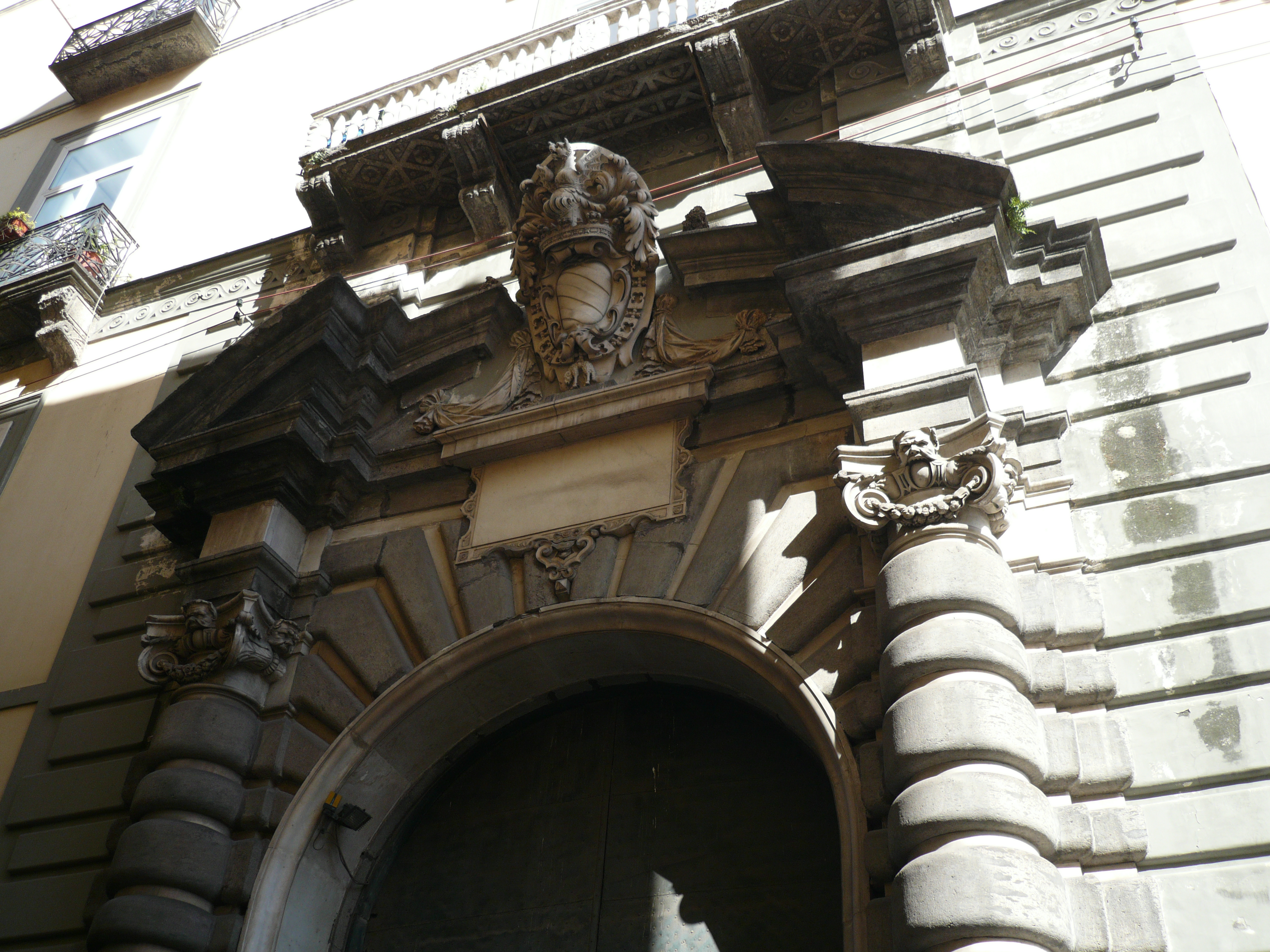 Roberto De Martino, Decorazioni scultoree sull' ingresso del Palazzo di Sangro, 2011, fotografia digitale