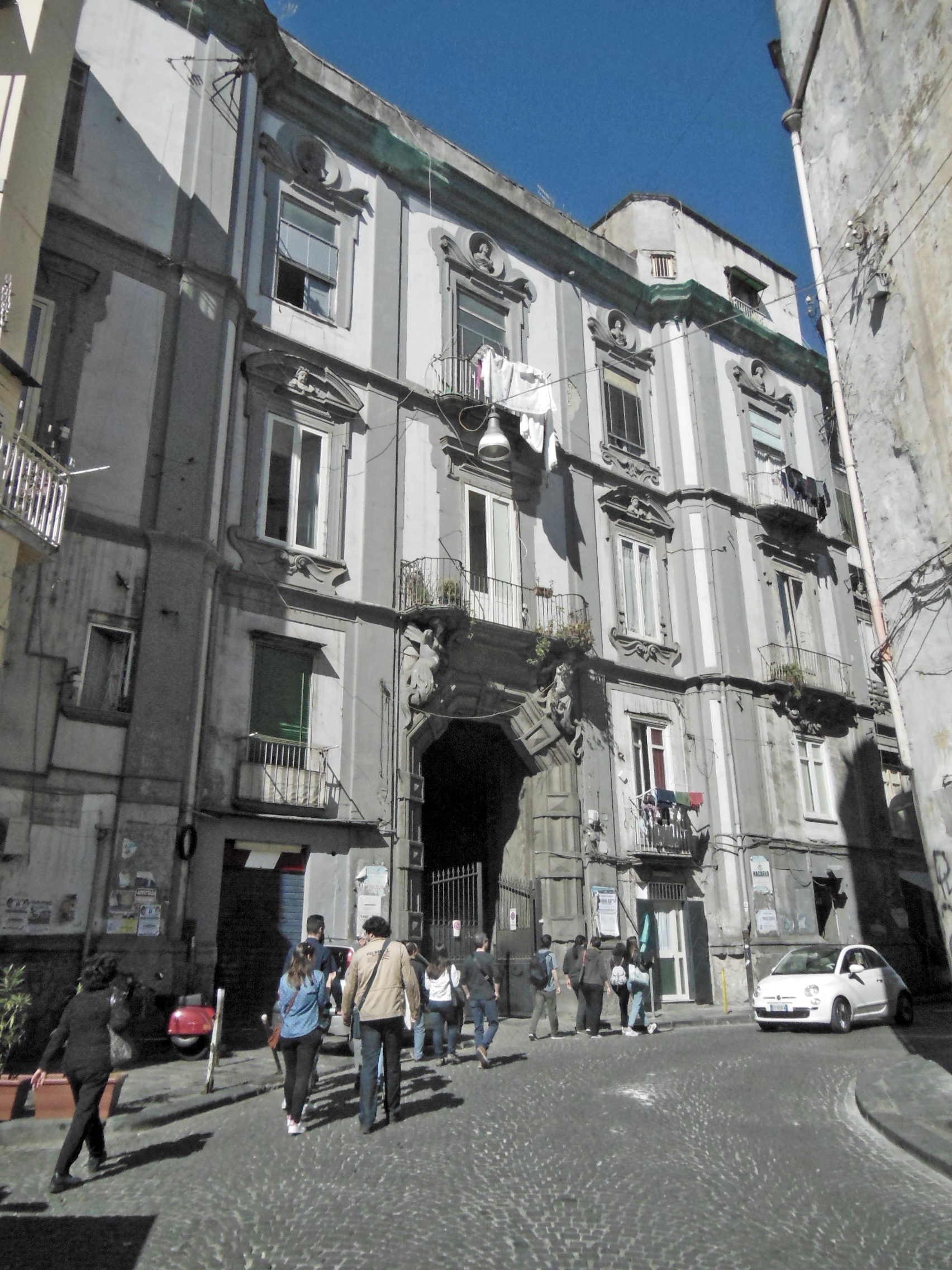 MM, Napoli, palazzo Sanfelice (rione Sanità), facciata, 2017, fotografia digitale
