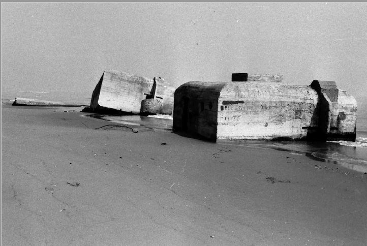 P. Giordani, bunker abbandonati sulla spiaggia di Lido di Savio, 1971